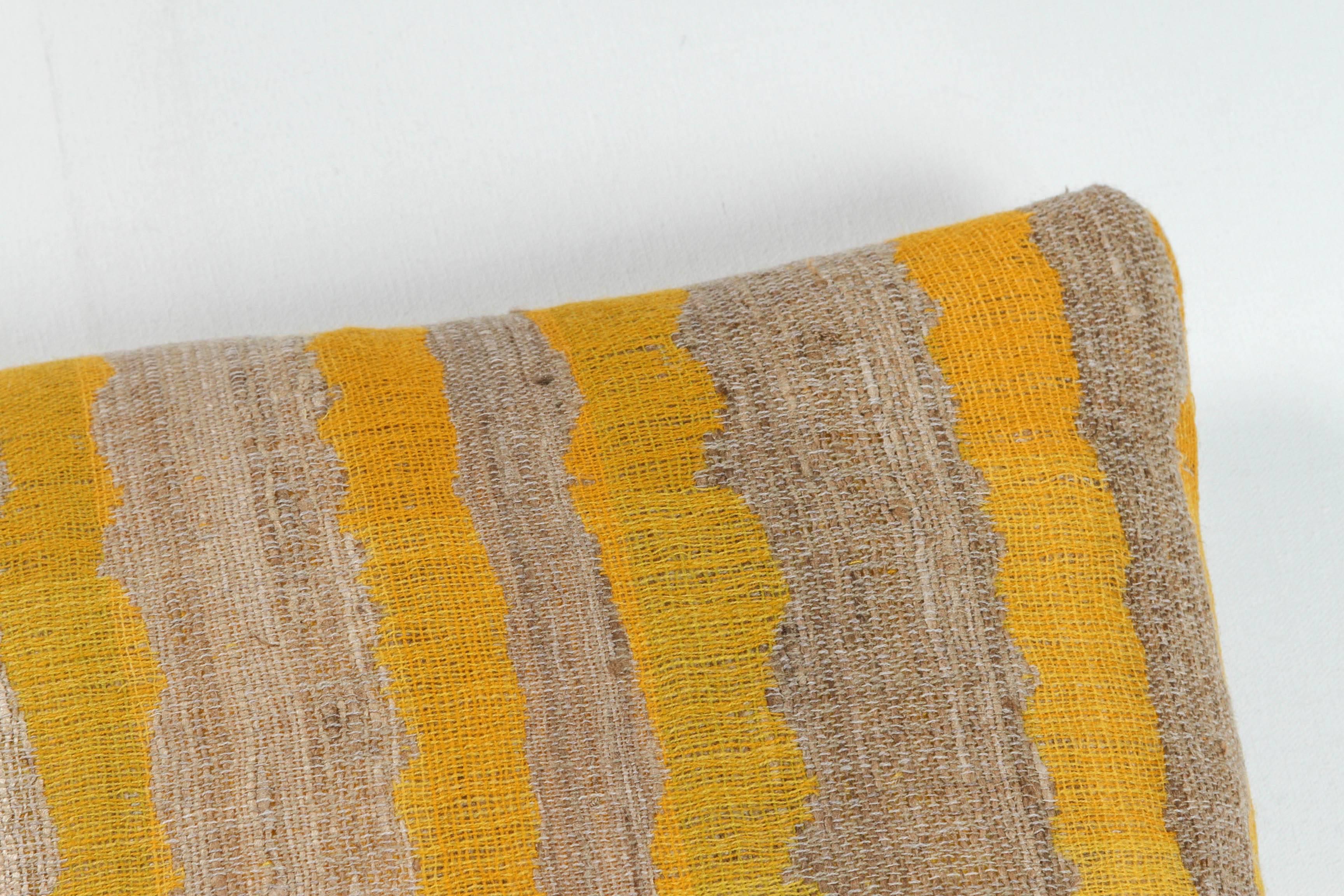 Indian Handwoven Pillow in Yellow and Oatmeal Color In Excellent Condition For Sale In Los Angeles, CA