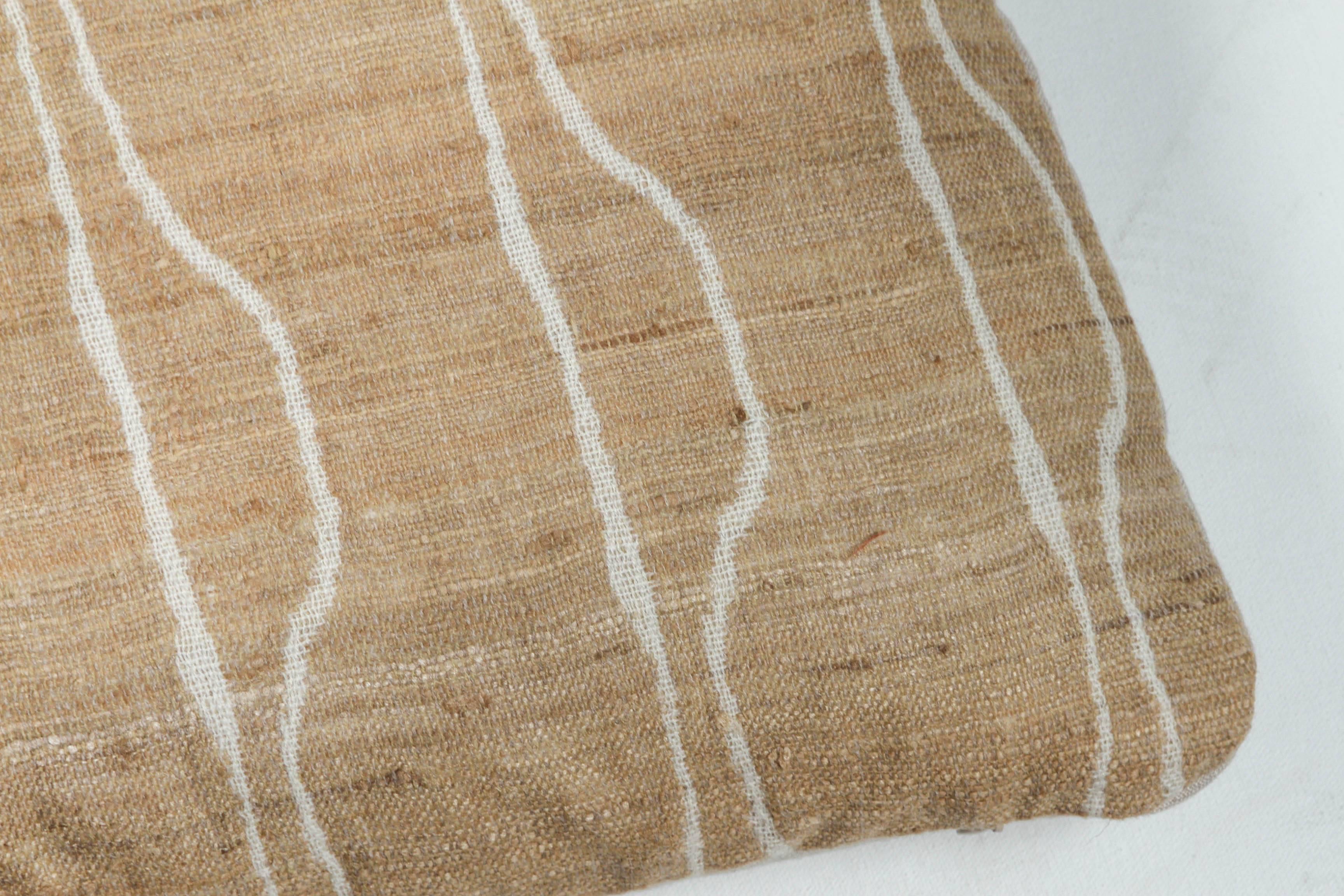 Indian Handwoven Pillow in Ivory and Oatmeal In Good Condition For Sale In Los Angeles, CA