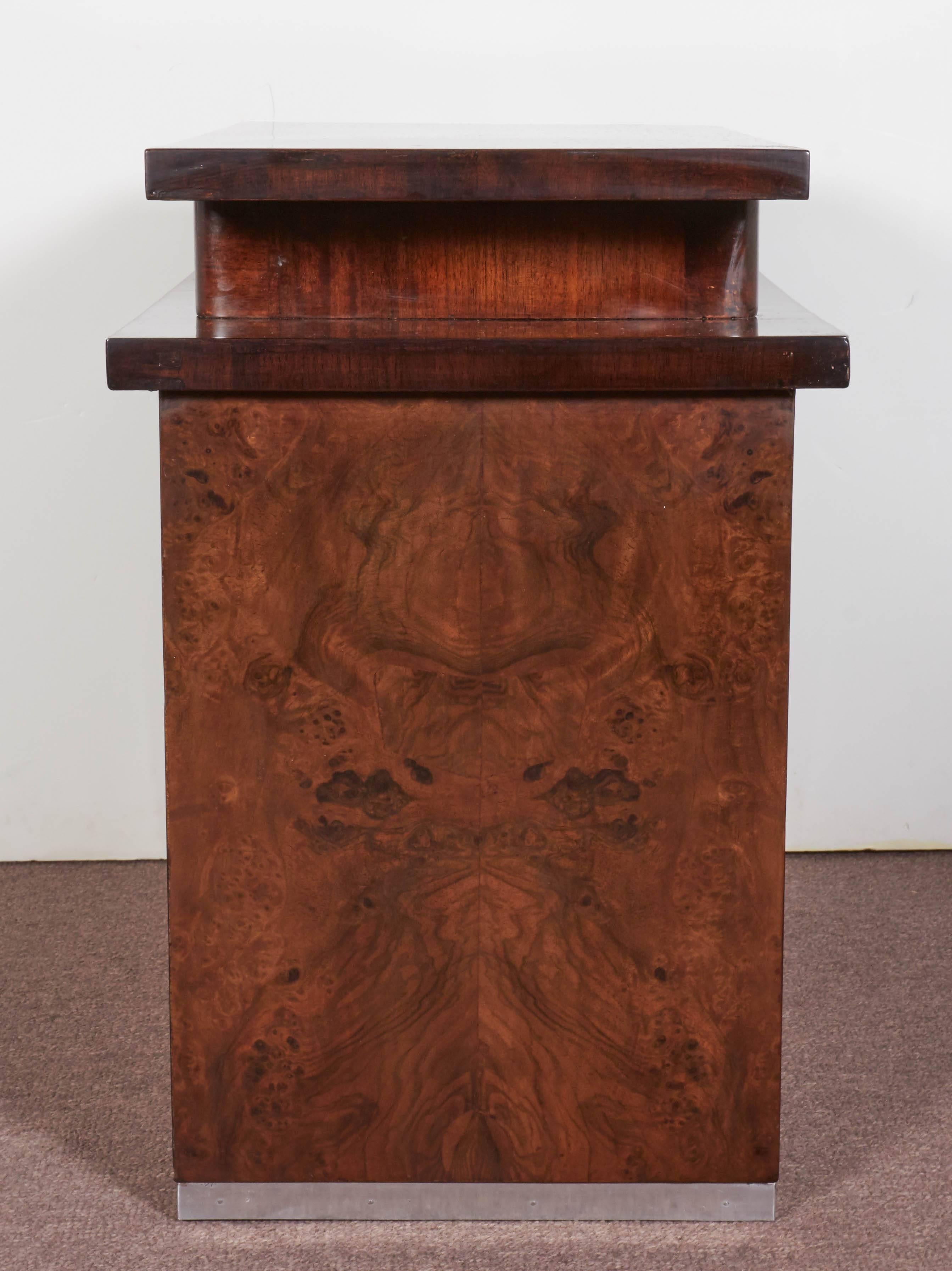French Art Deco Burl Walnut Occasional or Side Table For Sale 1