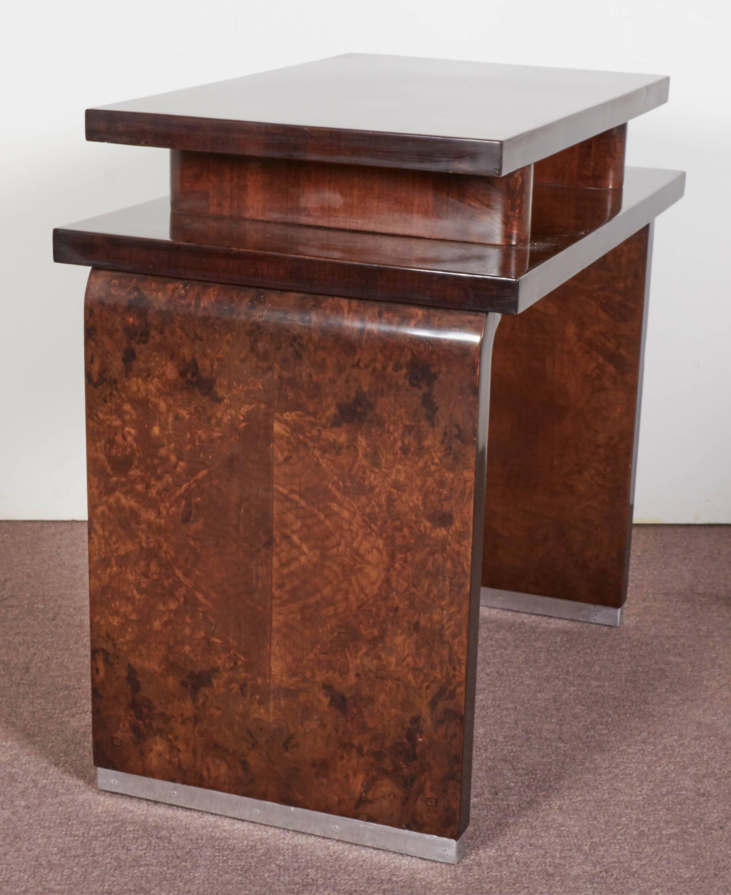 French Art Deco Burl Walnut Occasional or Side Table In Good Condition For Sale In New York City, NY