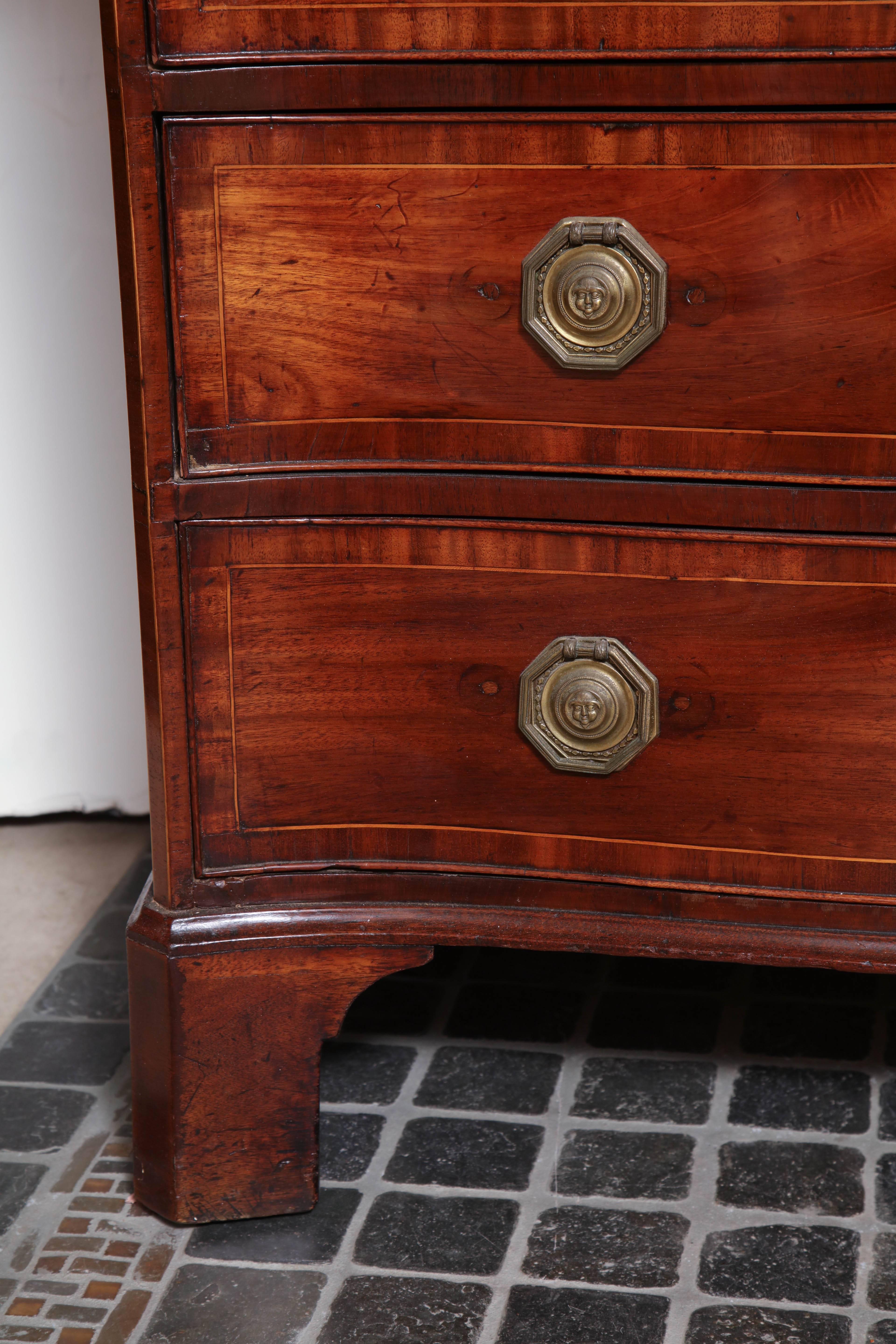 English George III Mahogany Serpentine Chest of Drawers In Excellent Condition In Westwood, NJ