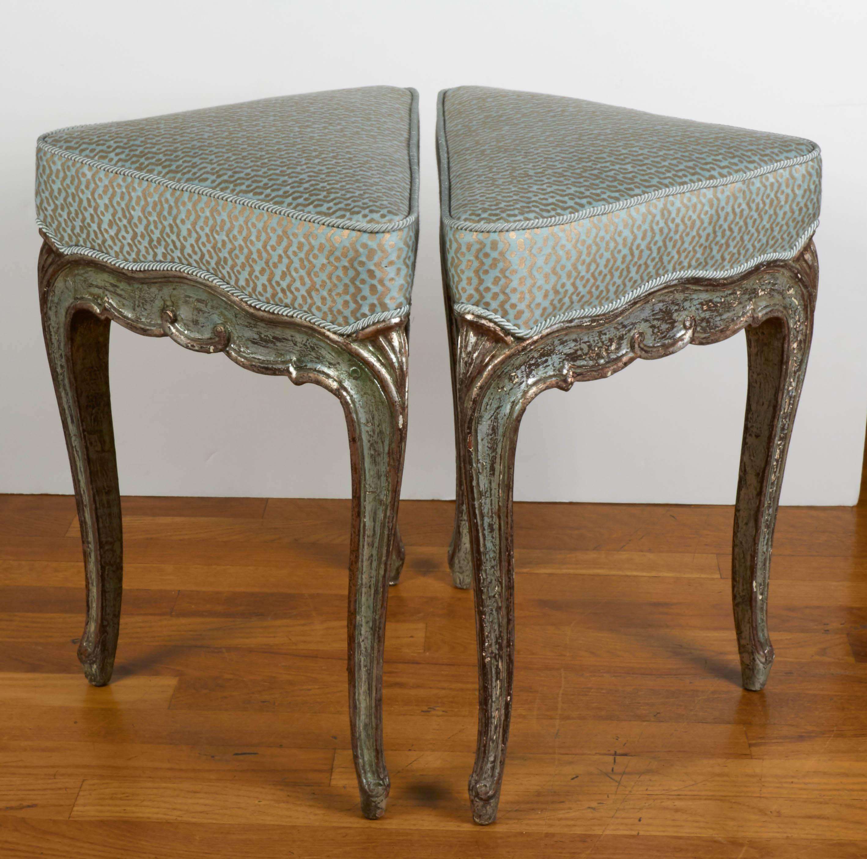 A Pair of Italian Silvered Triangle Form Benches  In Good Condition In New York, NY