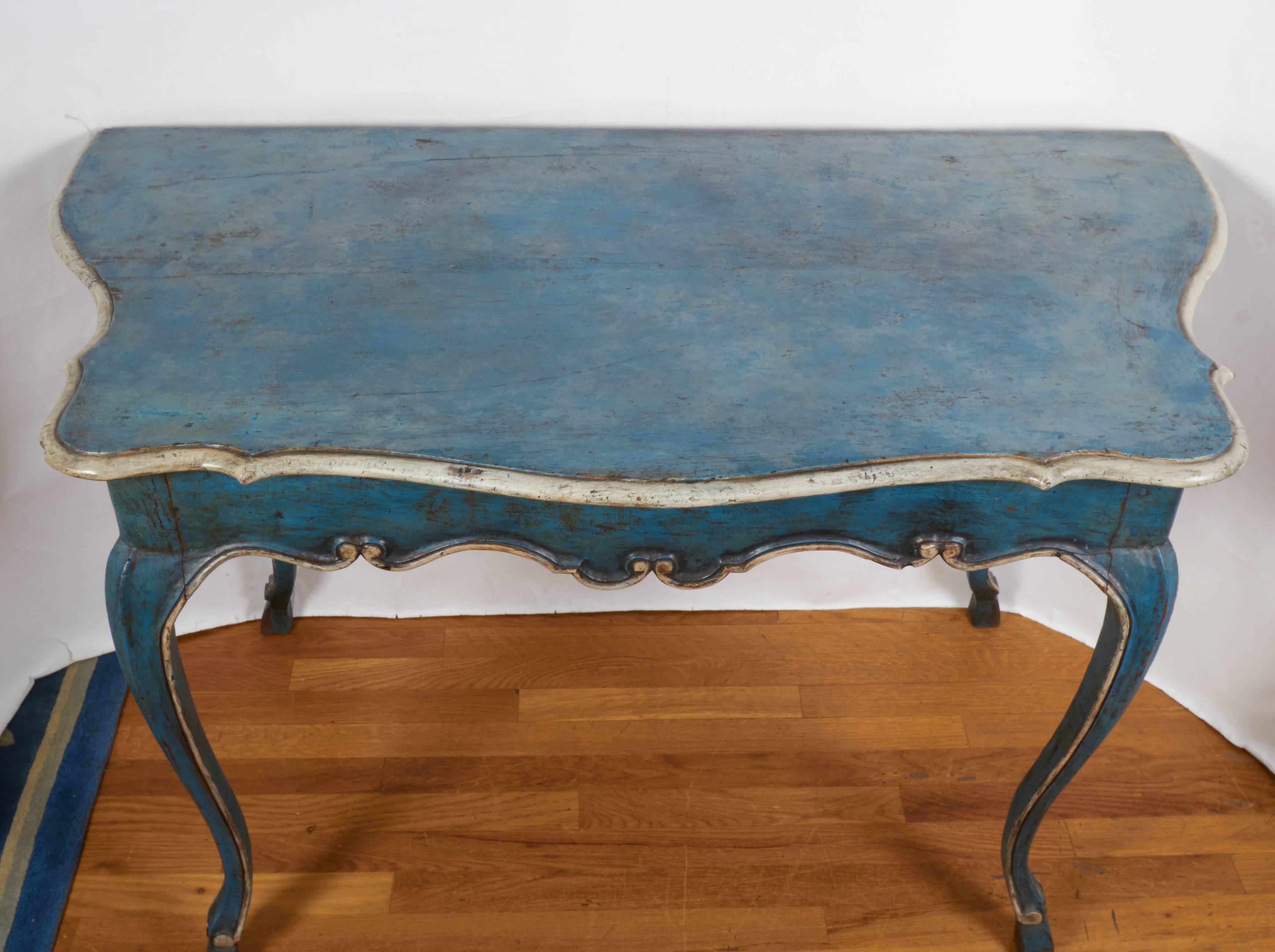 Louis XV Style Painted Side Table In Good Condition In New York, NY