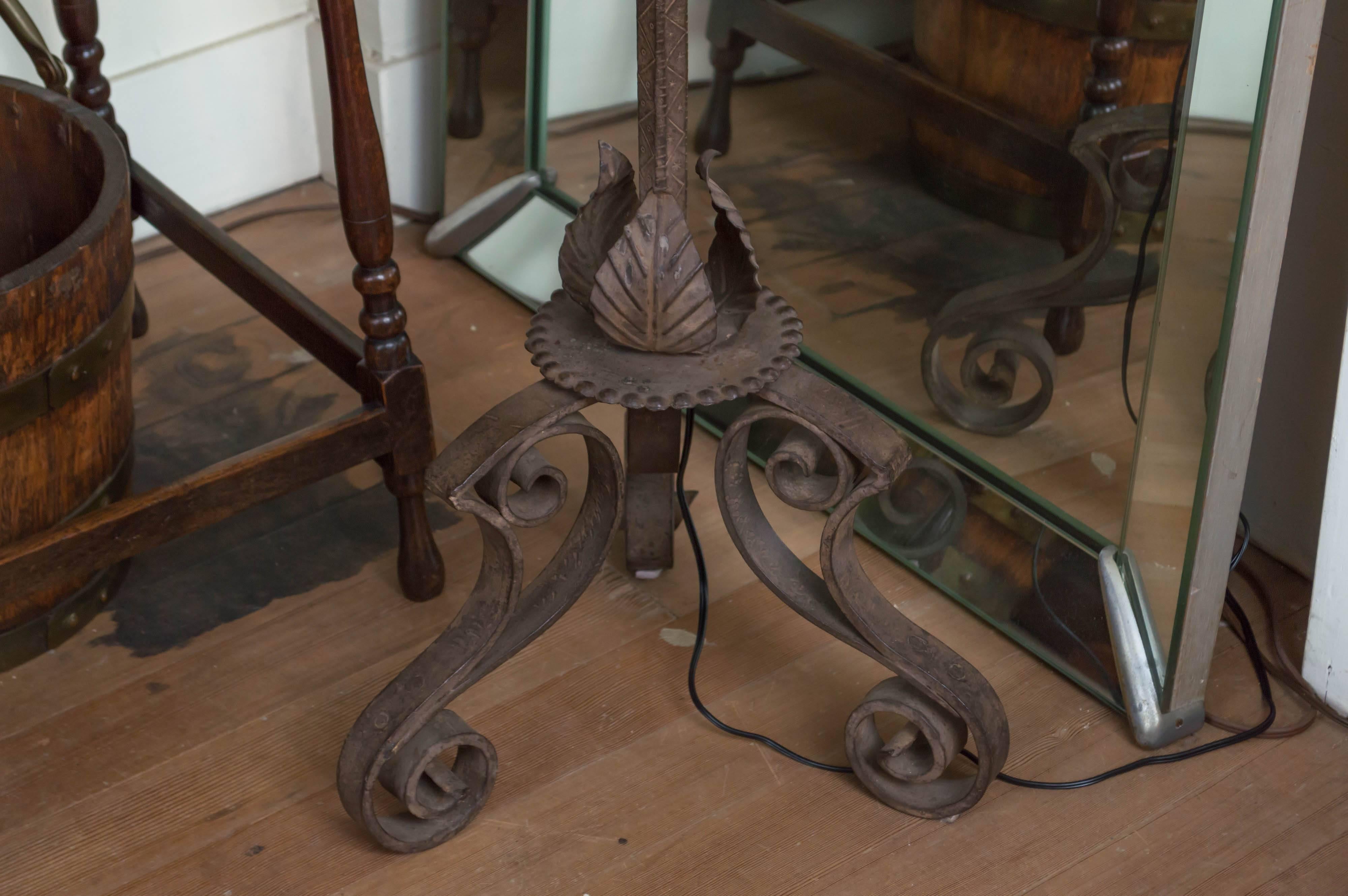 17th century Baroque style ornate wrought iron candle stand floor lamp, circa 1880.
Italian made, fabricated in the manner of period iron work. Stamped details, rivets and drawn out ornamental flourishes. New wiring, three way switch, and