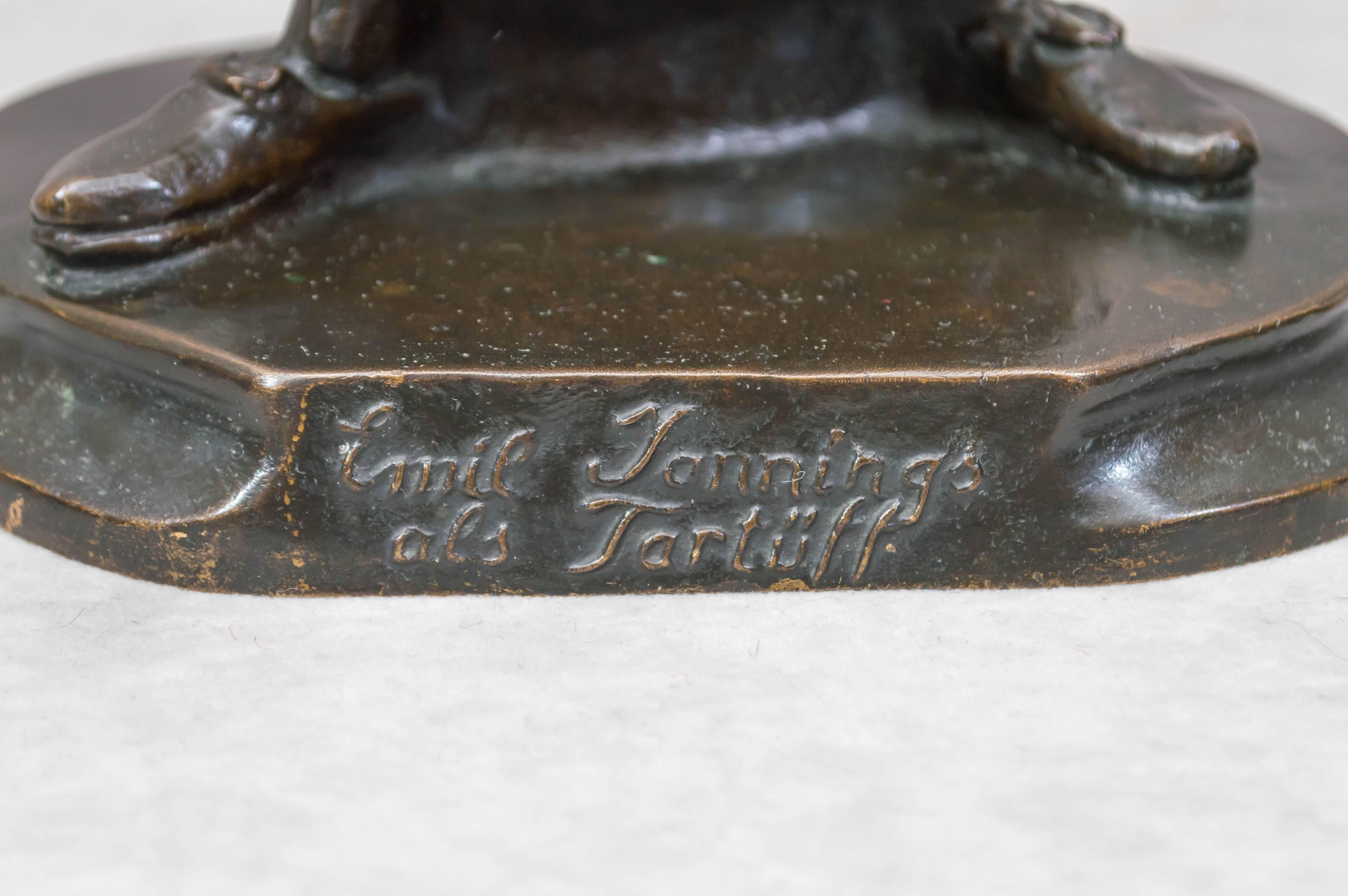 Si tratta di un bronzo eccezionalmente raro della nota star del cinema Emil Jannings.
Emil Jannings era un attore tedesco, popolare nella Hollywood degli anni '20. È stato il primo vincitore di un Oscar, premiato con l'Academy Award come miglior