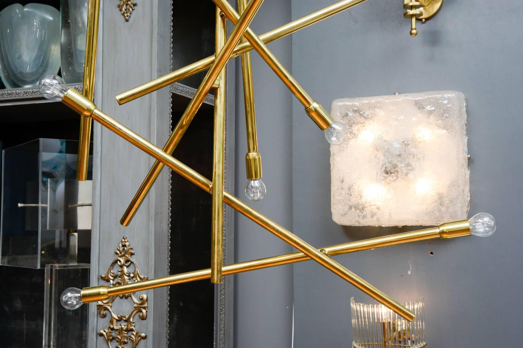 Modernist Brass Chandelier with Eight Lights In Excellent Condition For Sale In Saint-Ouen, IDF
