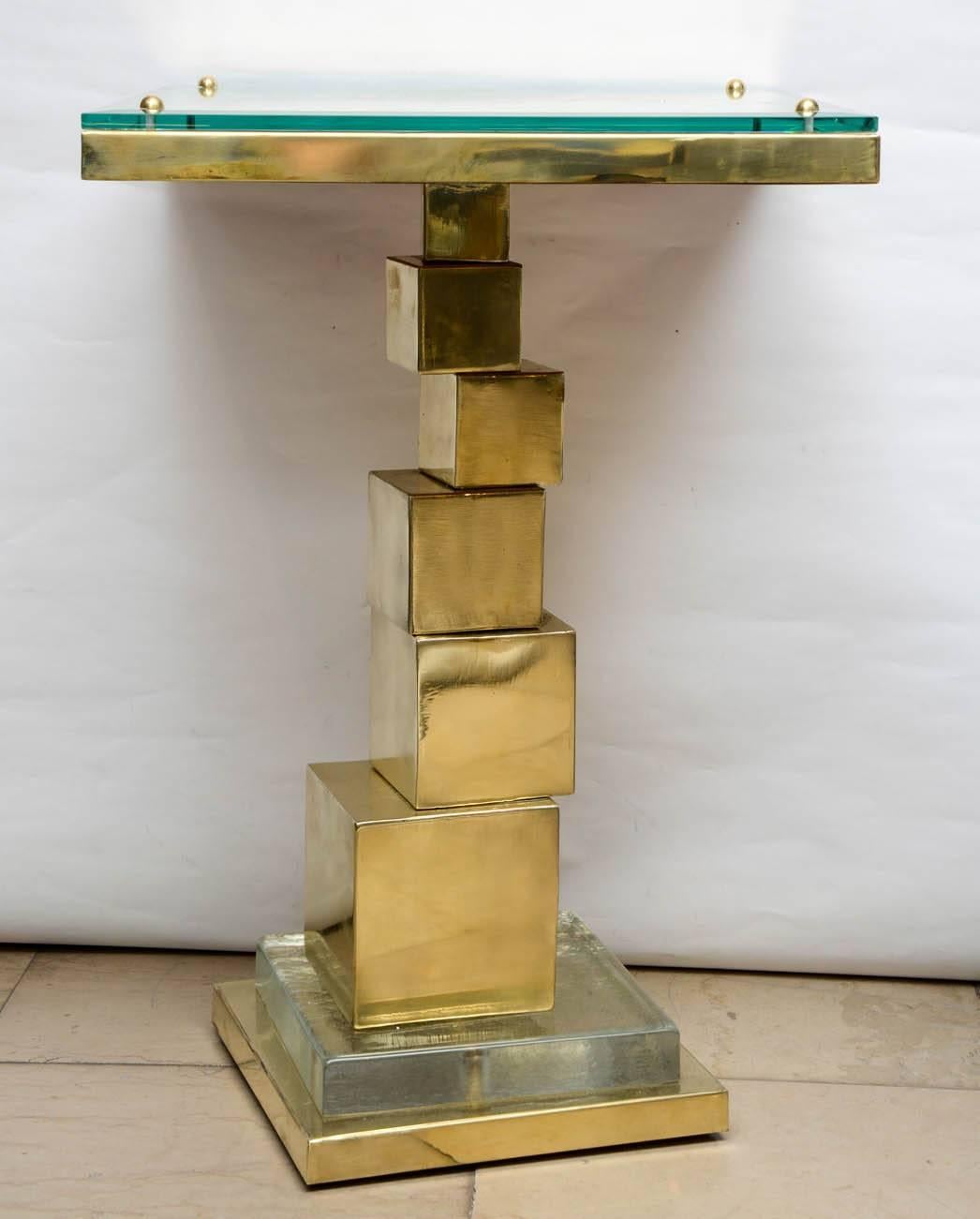 Pair of brass cubes and Murano glass square tables, top in brass covered by a glass protection. Creation by Studio Glustin in a limited edition to eight pieces.