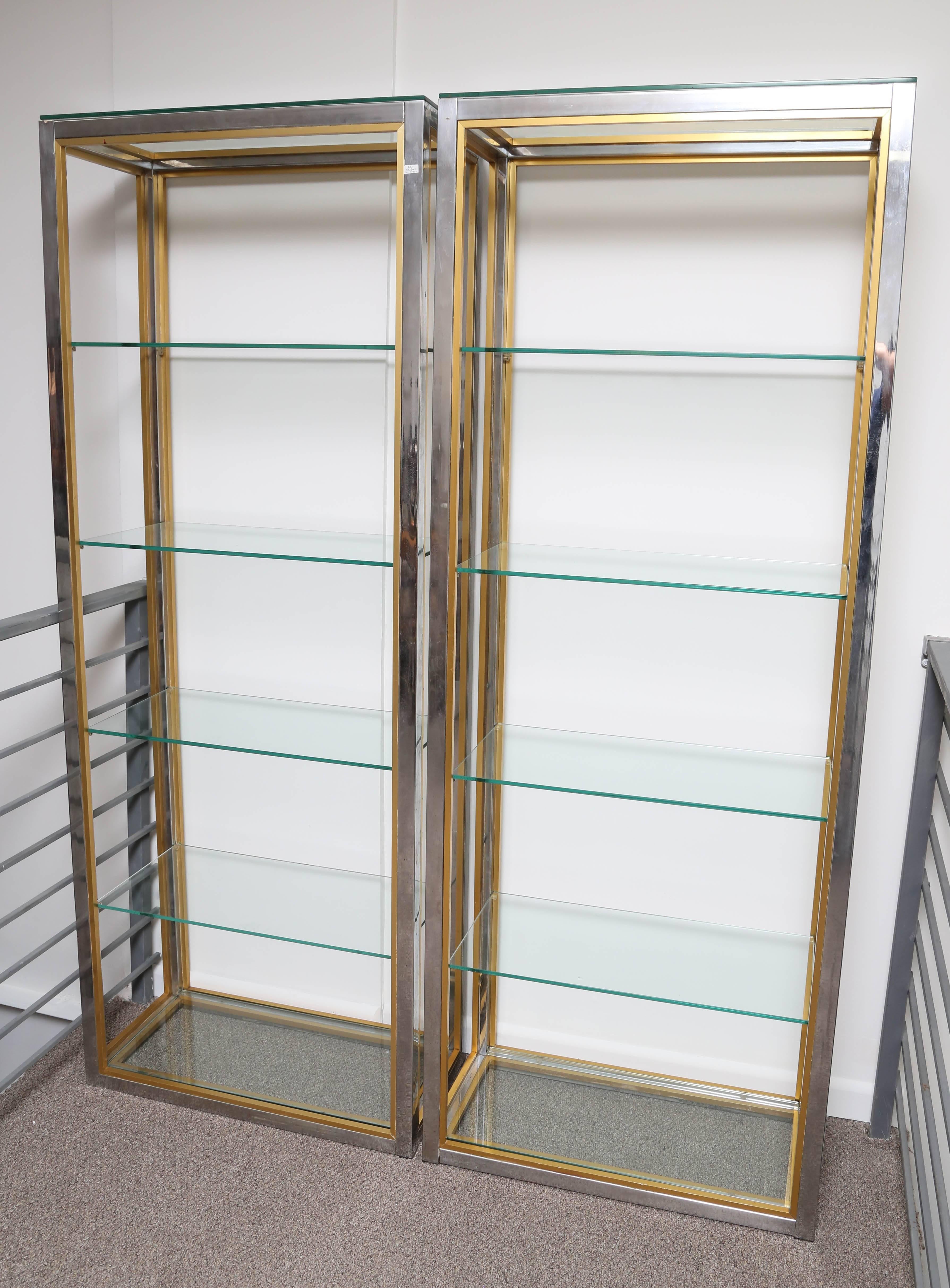 Pair of shelves in brass and chrome in the Willy Rizzo Style.
Mid-Century pieces.
