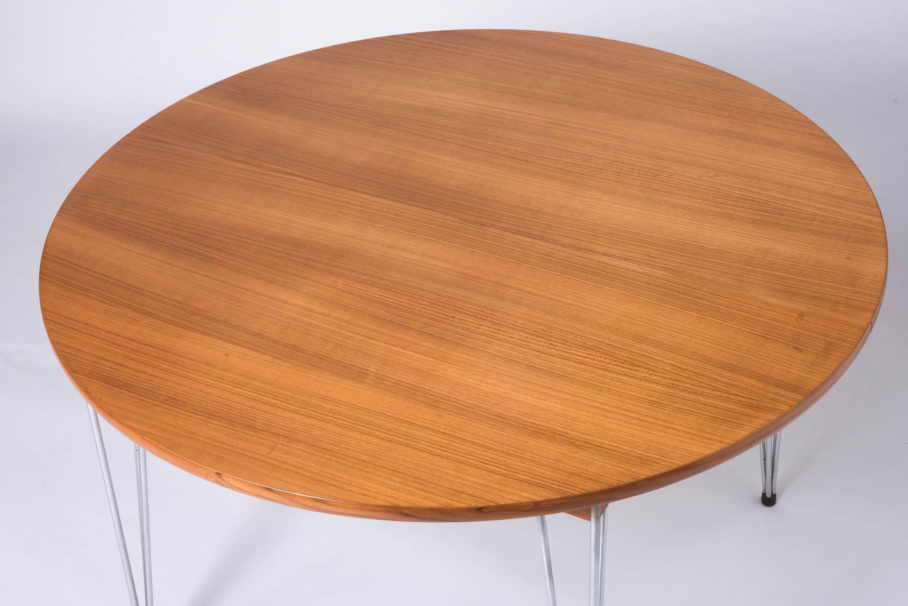 Mid-20th Century Hans Brattrud Teak wood extending dining table, Norway circa 1950 For Sale