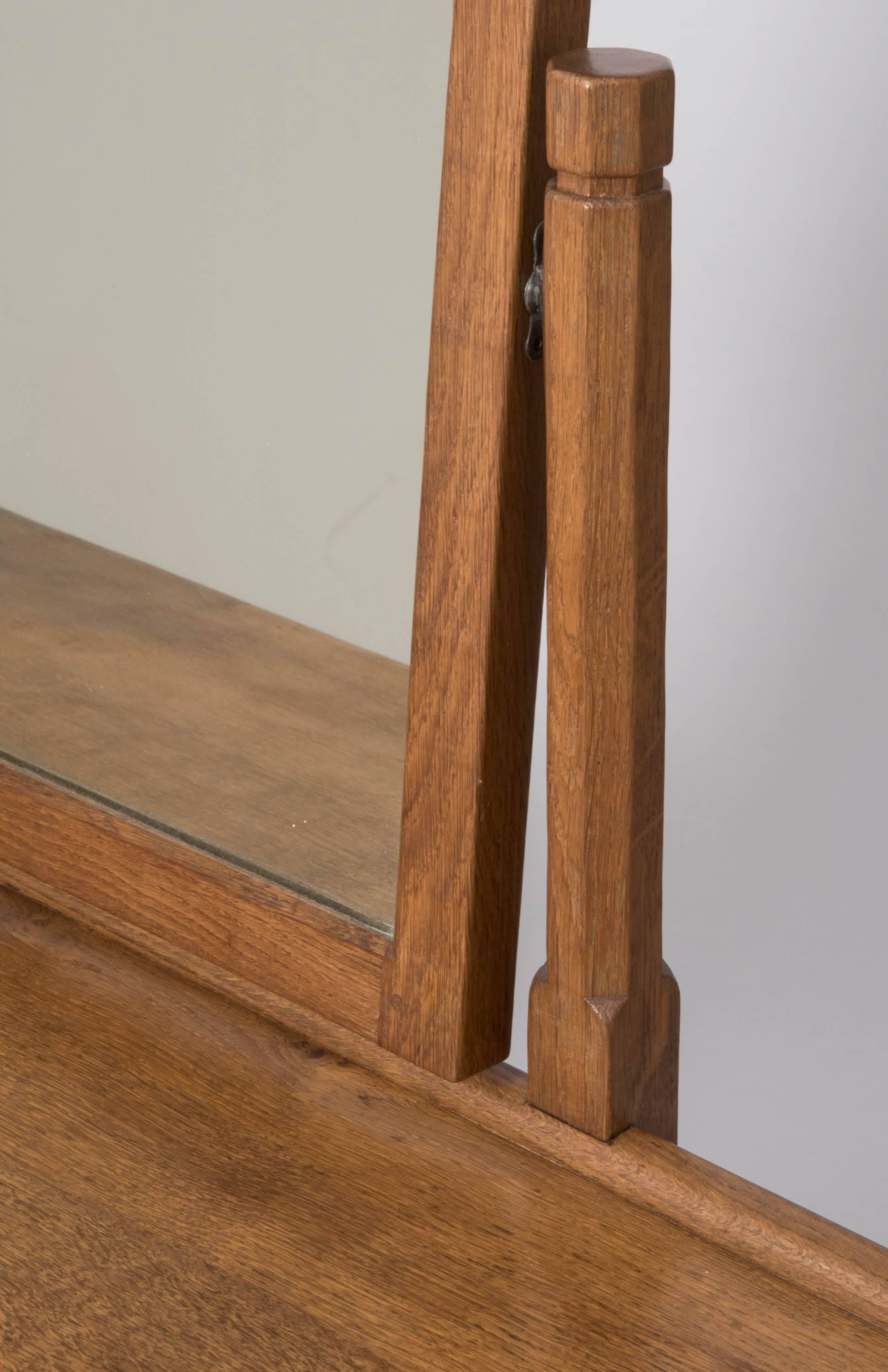 Robert Mouseman Thompson oak dressing table, England circa 1930 In Excellent Condition In Macclesfield, Cheshire
