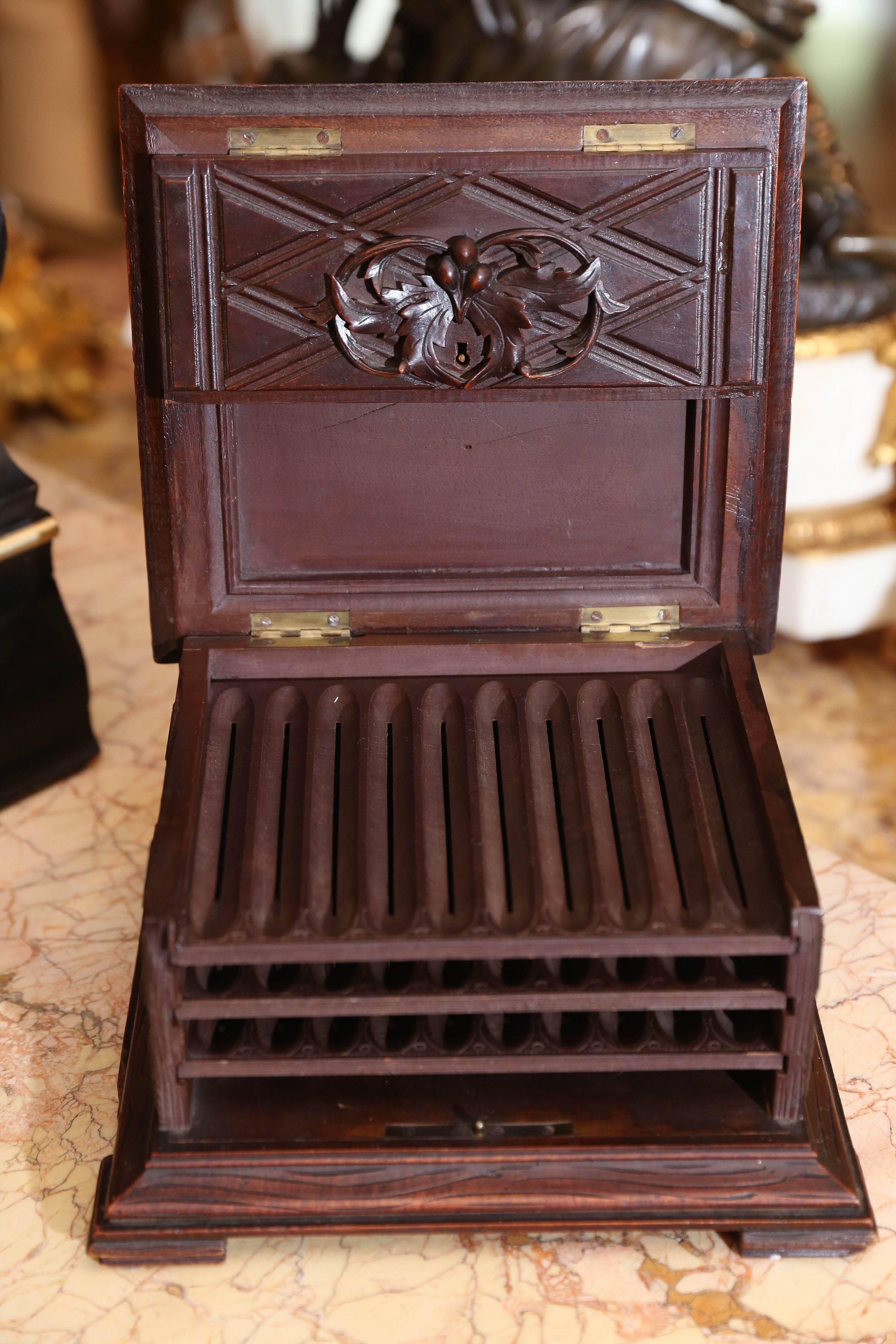 Black Forest Foliate Carved and Fitted Cigar Box In Excellent Condition In Houston, TX