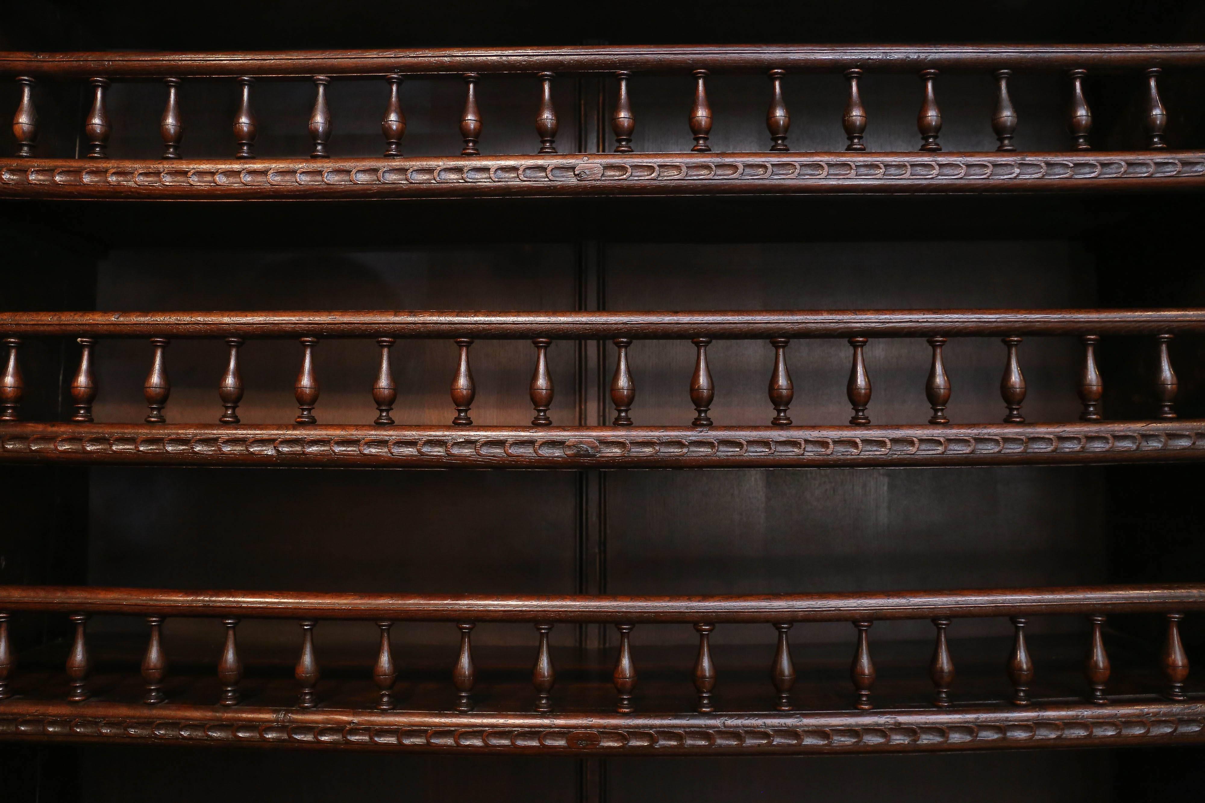 French Vassilier/Cupboard in Oak with Iron Drawer Pulls, Louis XV Style, 18 th c In Good Condition For Sale In Houston, TX