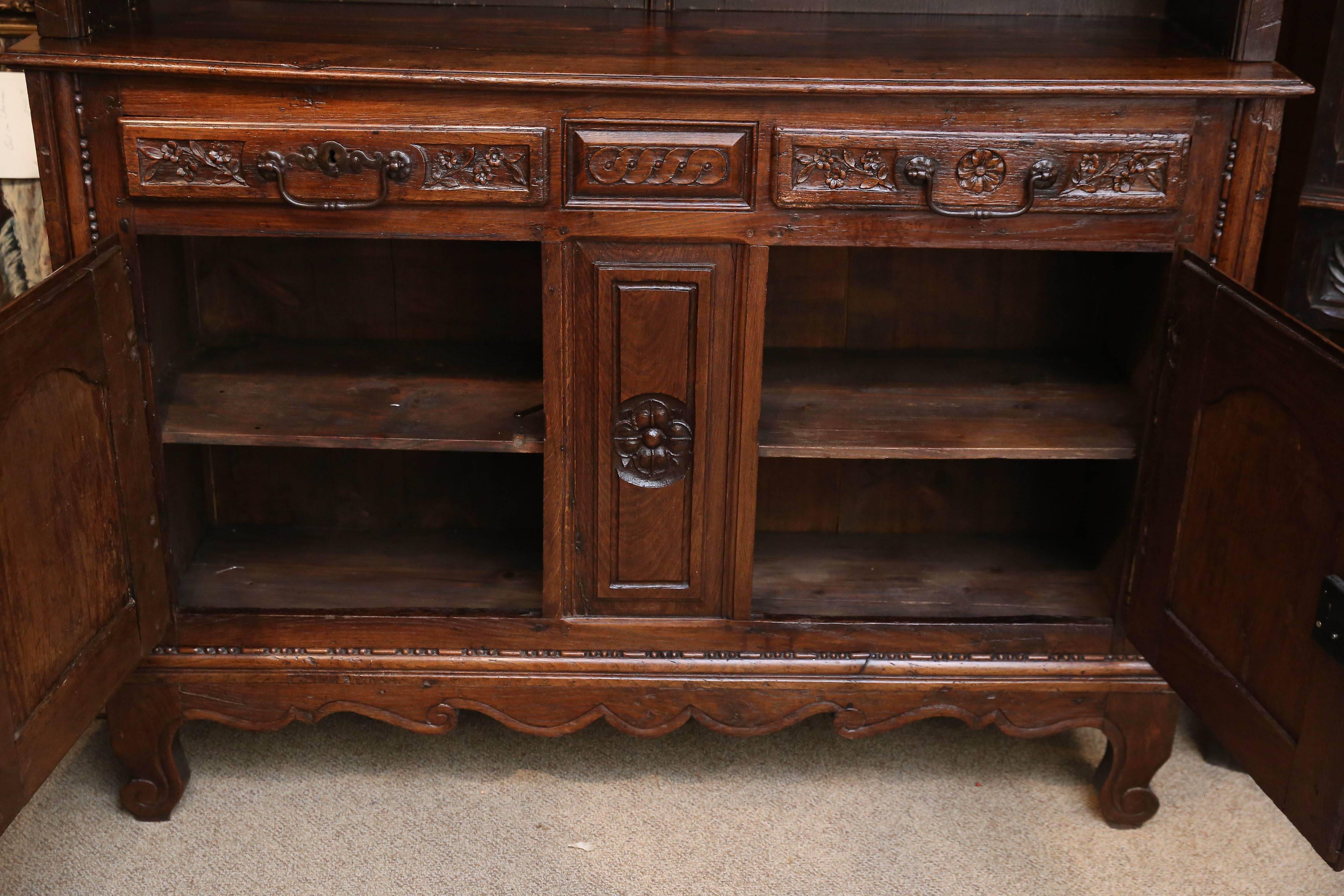 French Vassilier/Cupboard in Oak with Iron Drawer Pulls, Louis XV Style, 18 th c For Sale 2