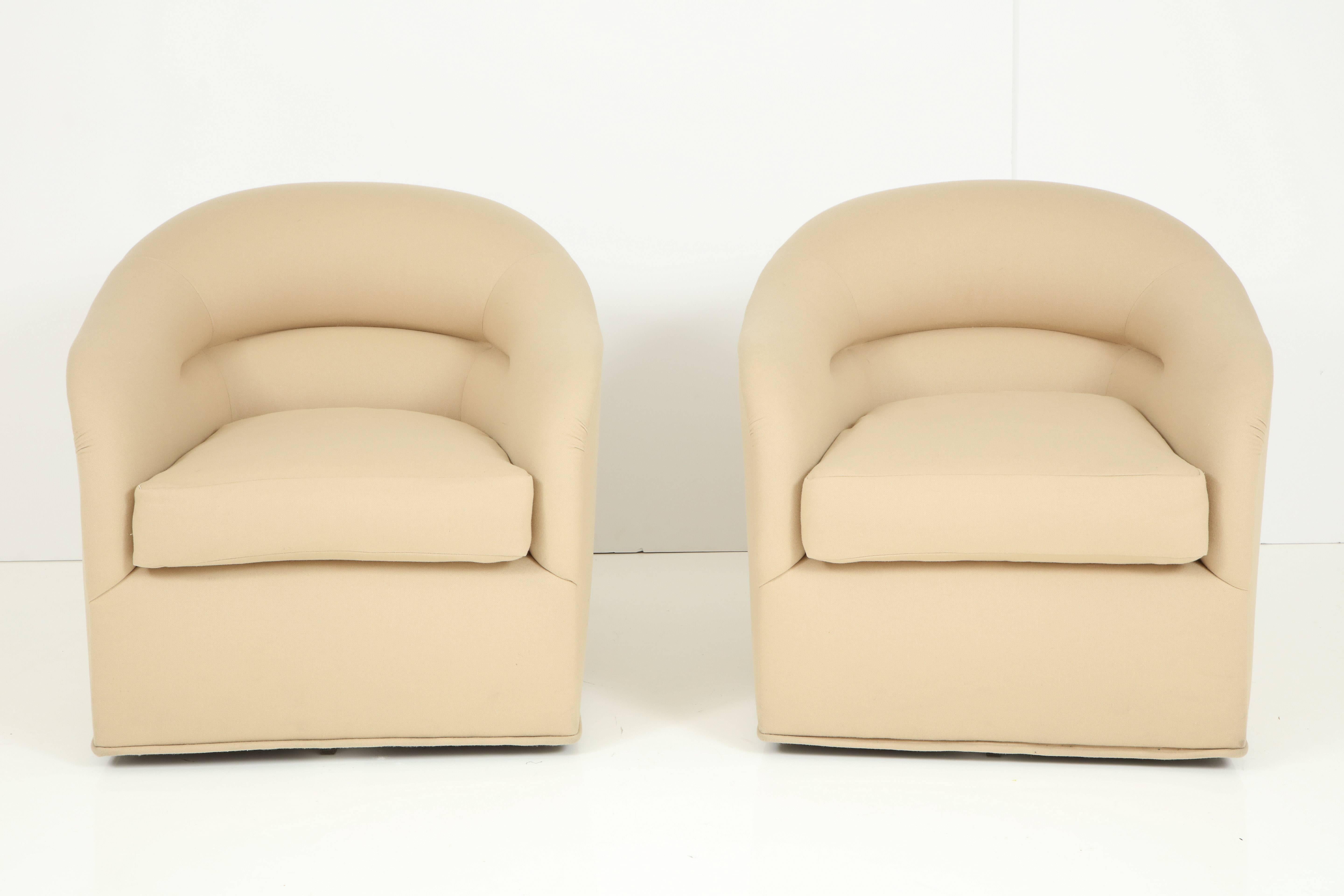 Elegant Pair of Club Chairs by Sally Sirkin Lewis In Excellent Condition In New York, NY