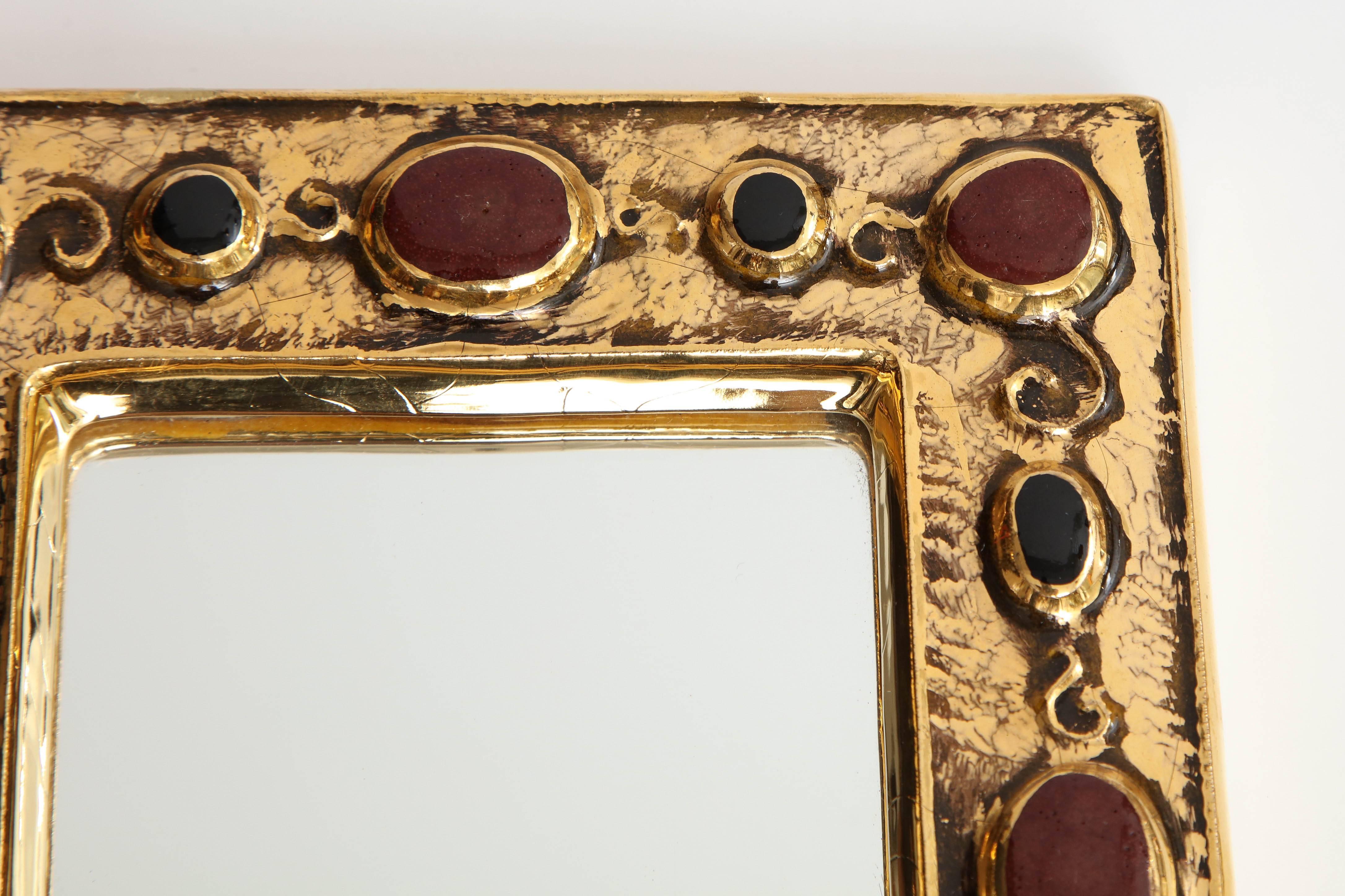 Ein mit Juwelen besetzter Spiegel von François Lembo.