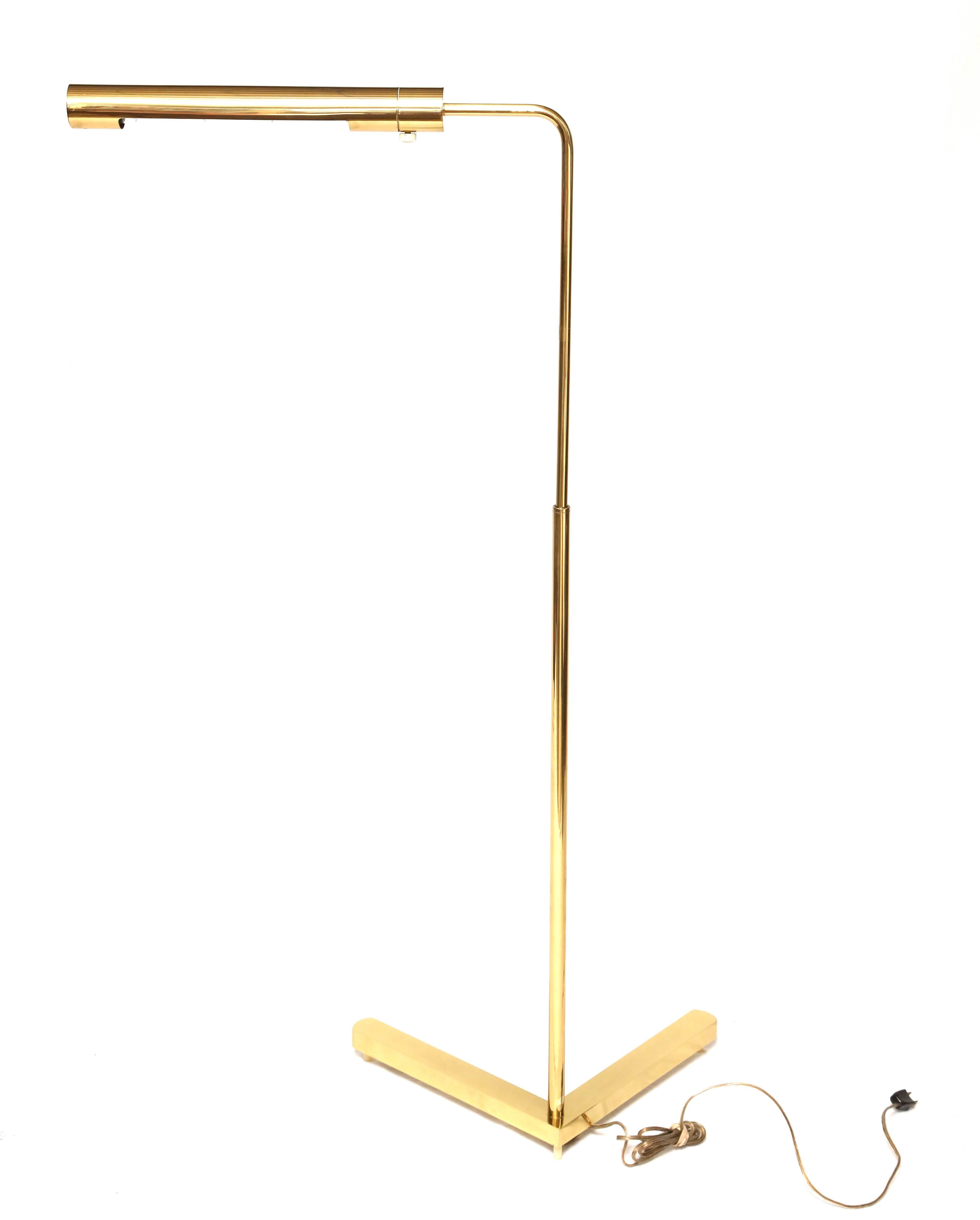 20th Century Beautiful Vintage Brass Swivel Floor Lamp by Casella For Sale