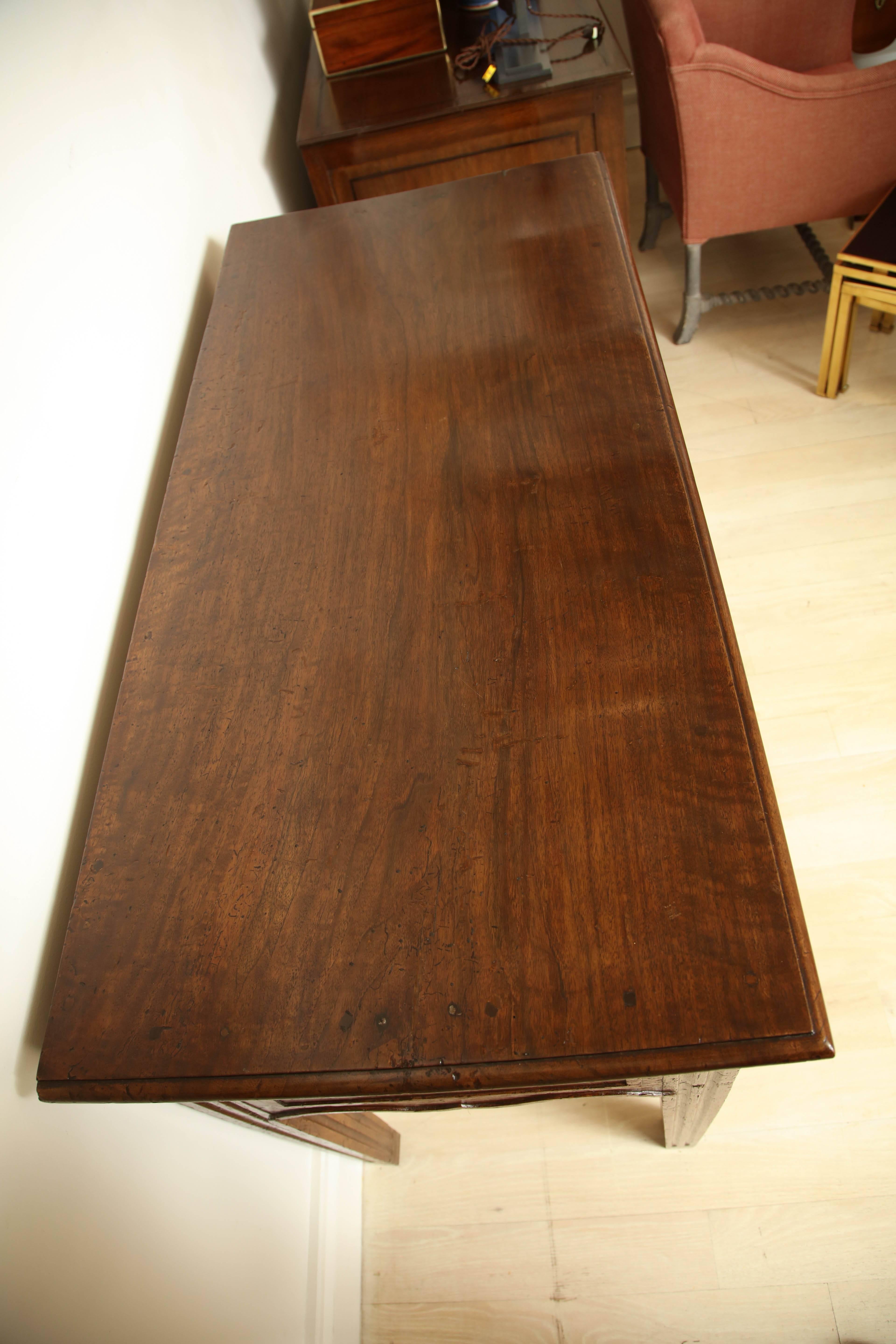 French 18th Century Walnut Console Table with a Shaped Apron and Single Drawer For Sale 3