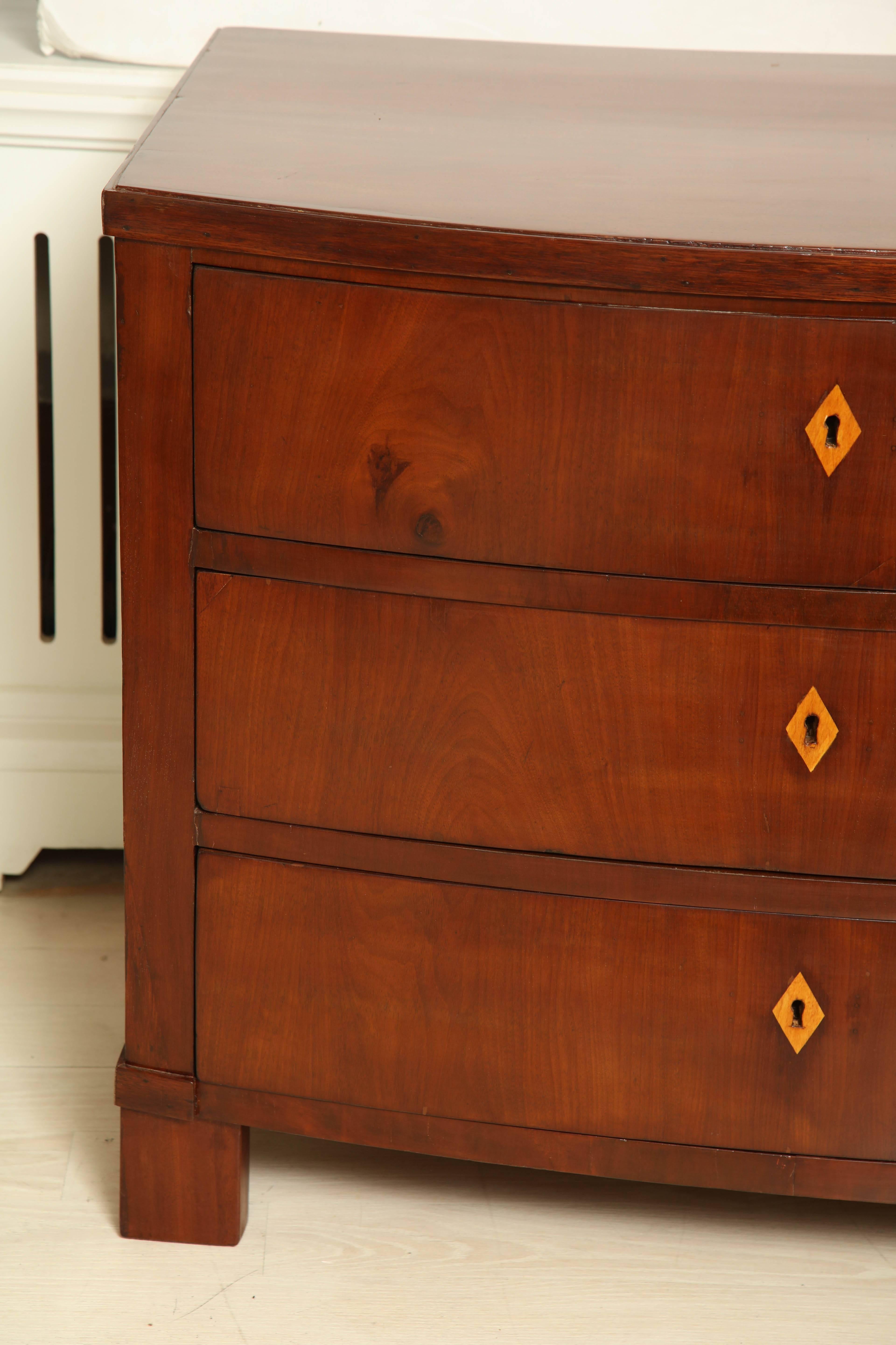 Italian Mahogany Biedermeier Style Commode with Three Drawers, circa 1830 In Excellent Condition In New York, NY
