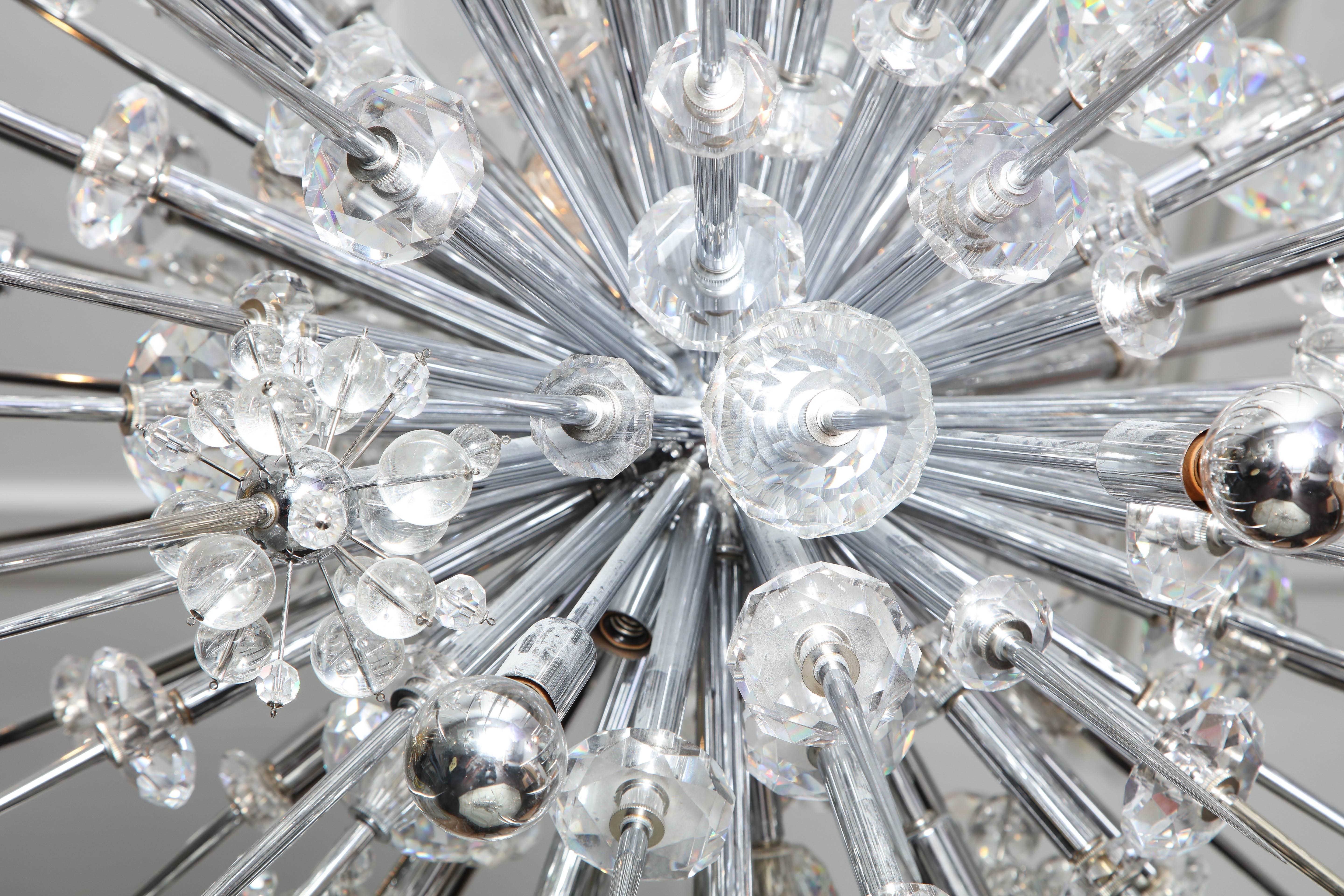Mid-Century Modern Lustre glamour autrichien sur mesure en cristal et nickel poli à pointes spoutnik en vente