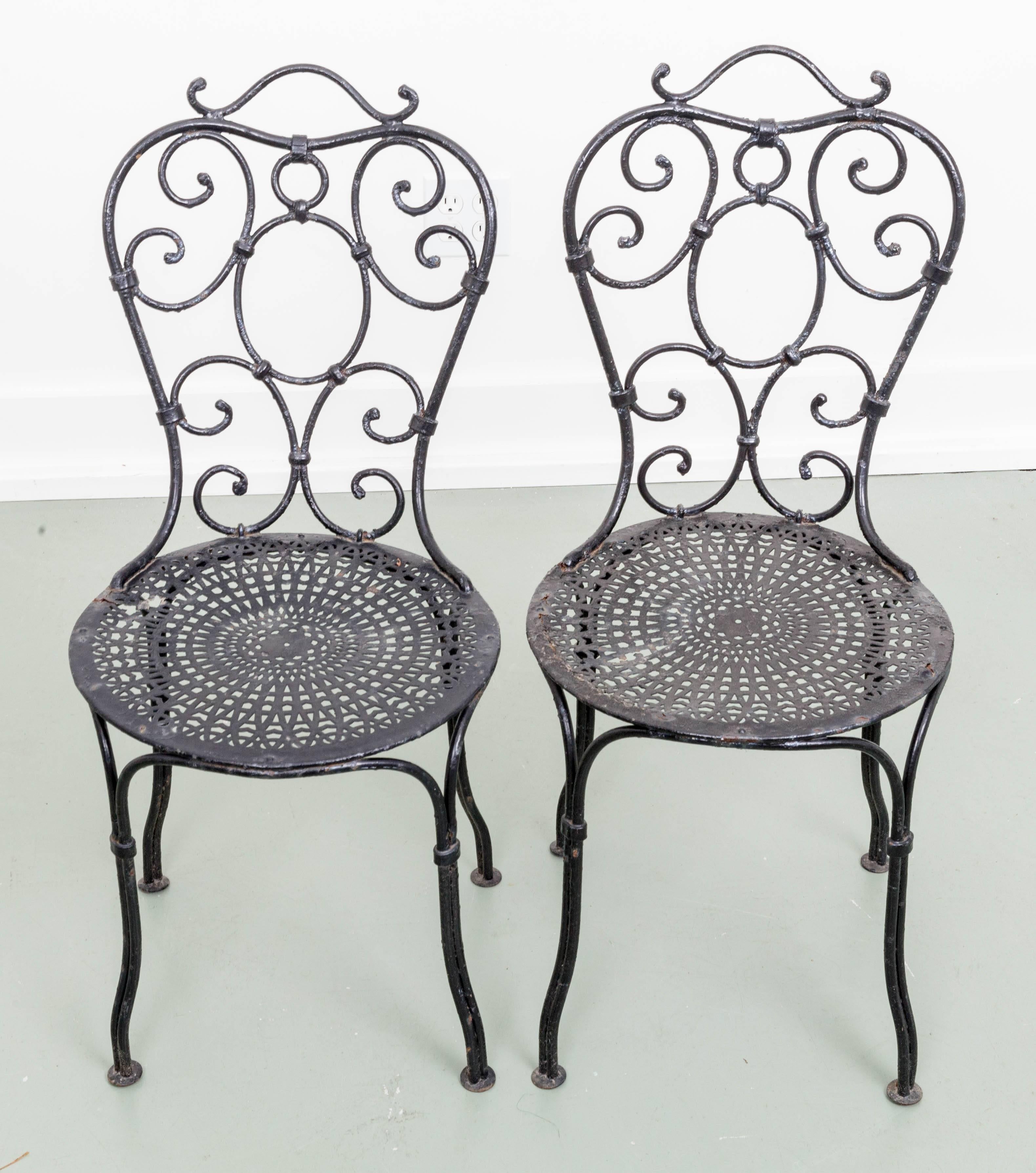 Early Pair of 19th Century French Wrought Iron Garden Chairs For Sale 1