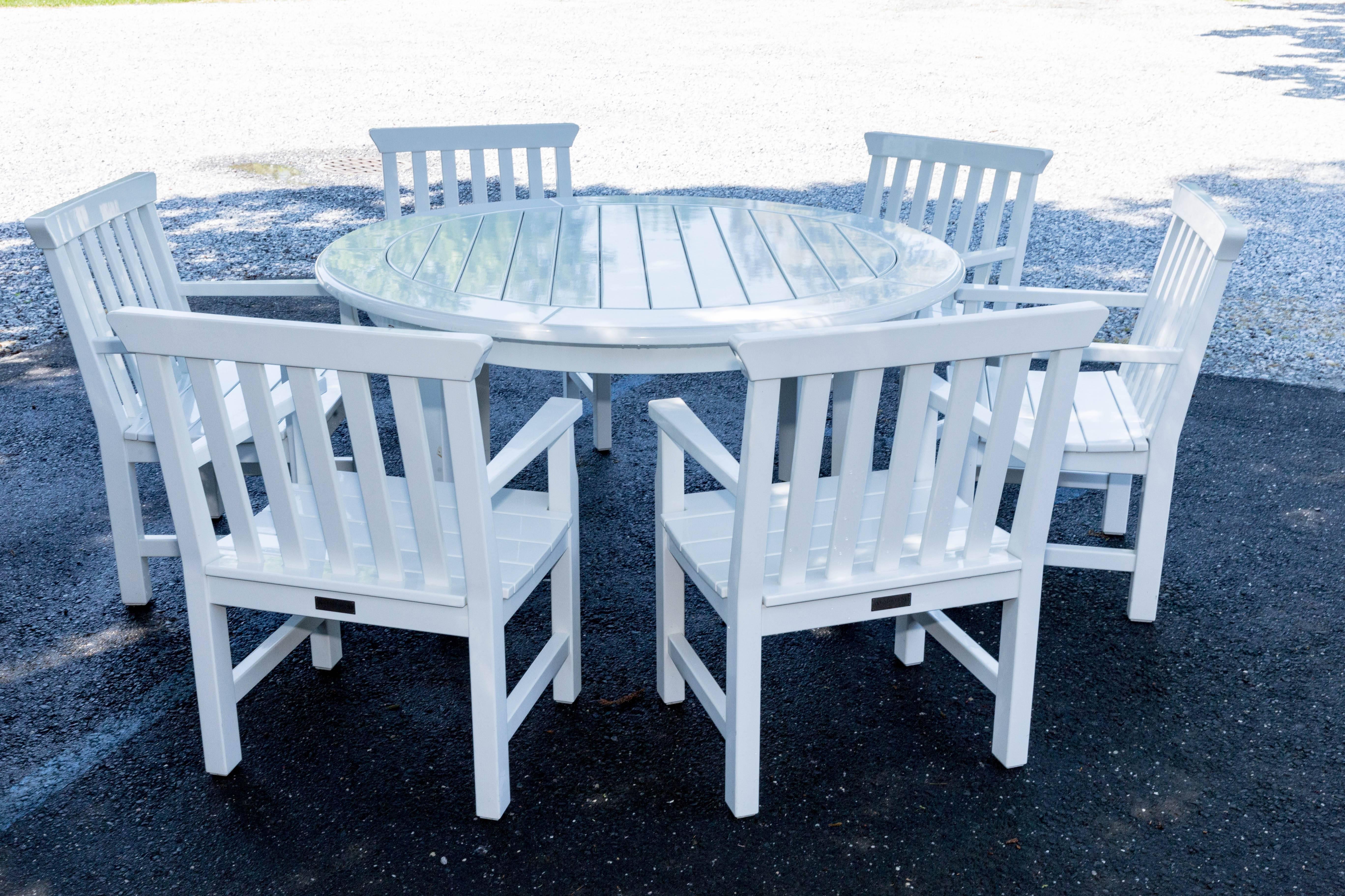 Islesboro Round Dinning Table and Six Armchairs, by Weatherend In Good Condition In Southampton, NY