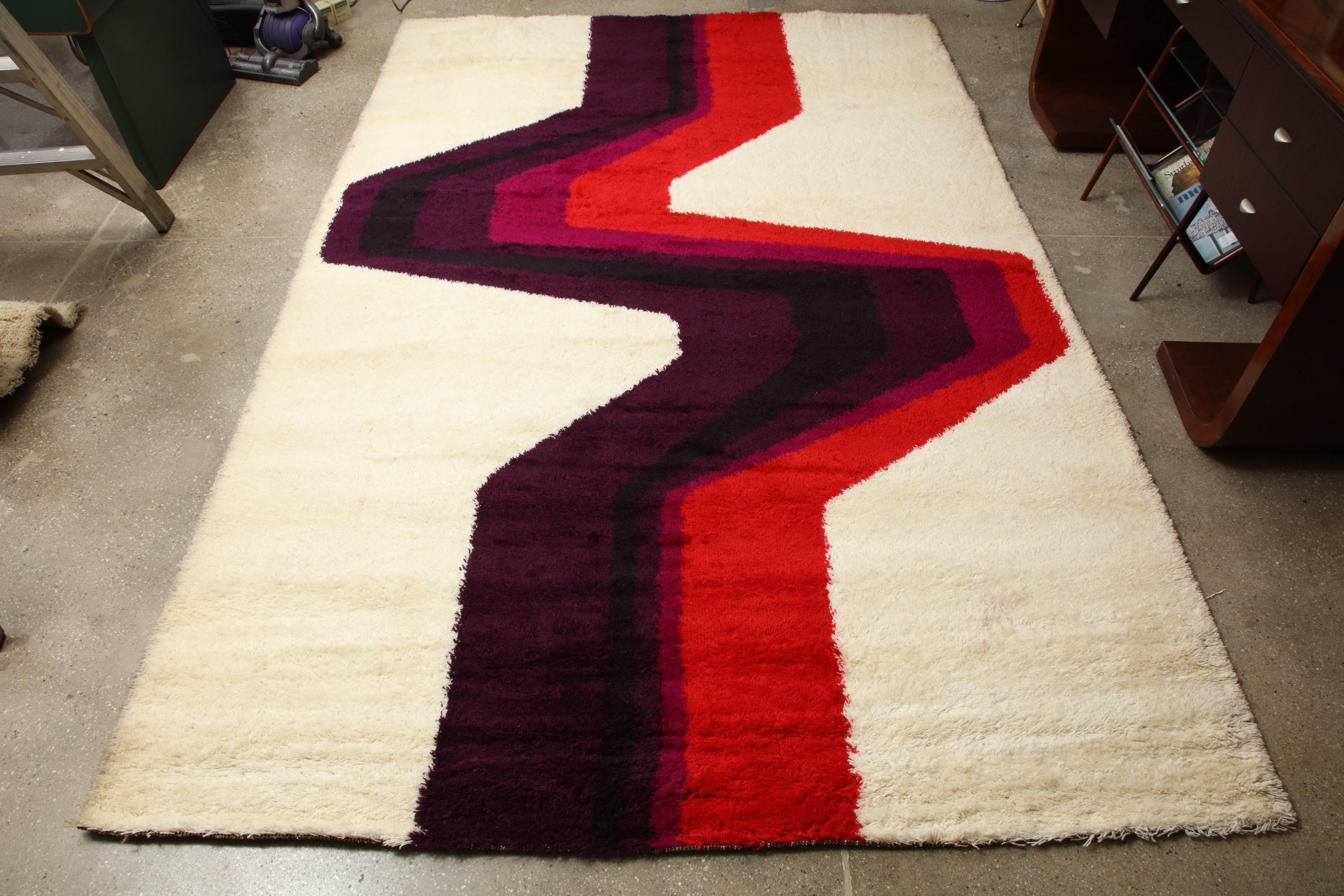 Hojer Eksport Wilton Carpet made in Denmark In Excellent Condition For Sale In New York, NY