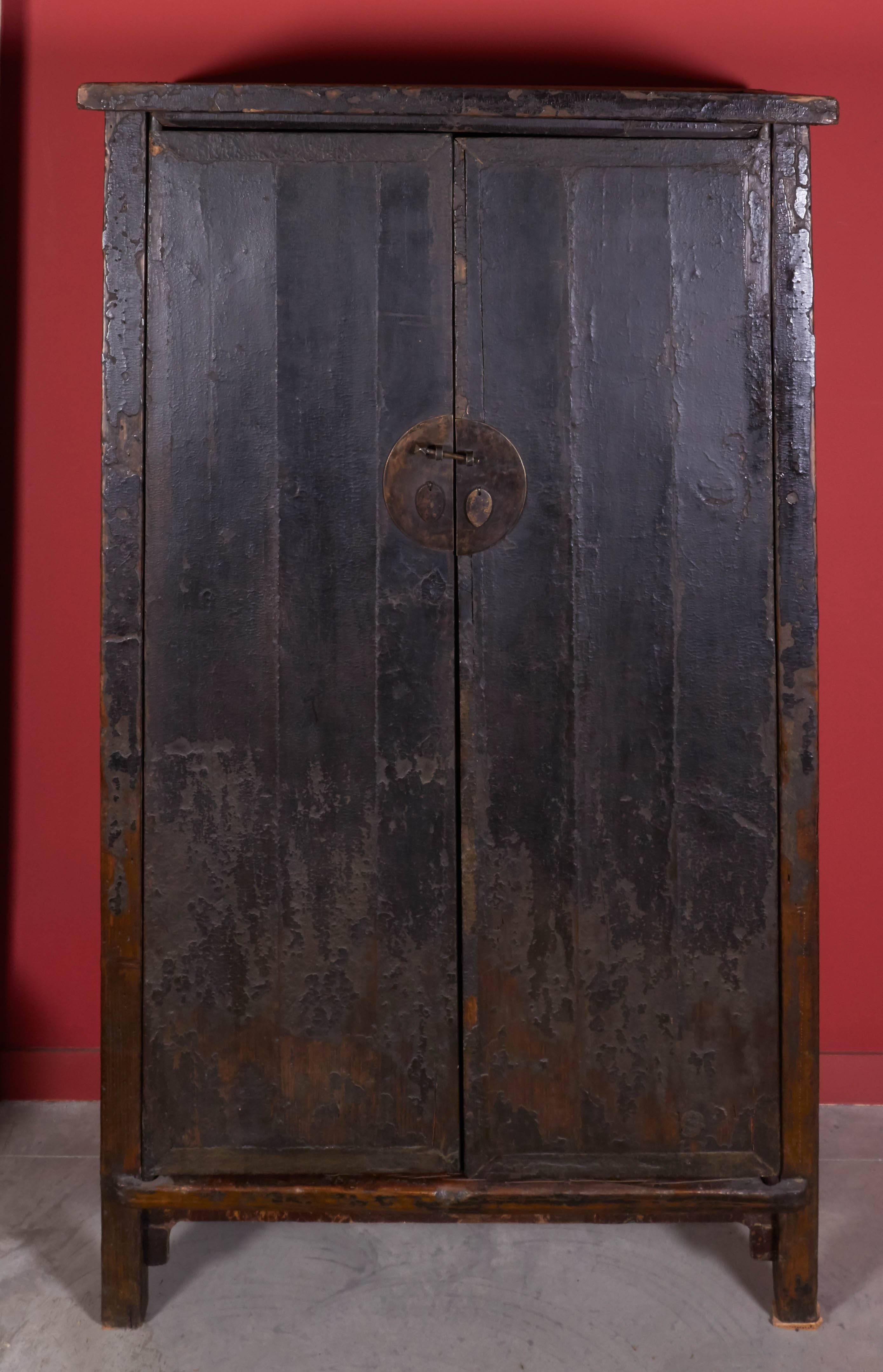 Fabulous Early 19th Century Cabinet with Original Thick Lacquer 4