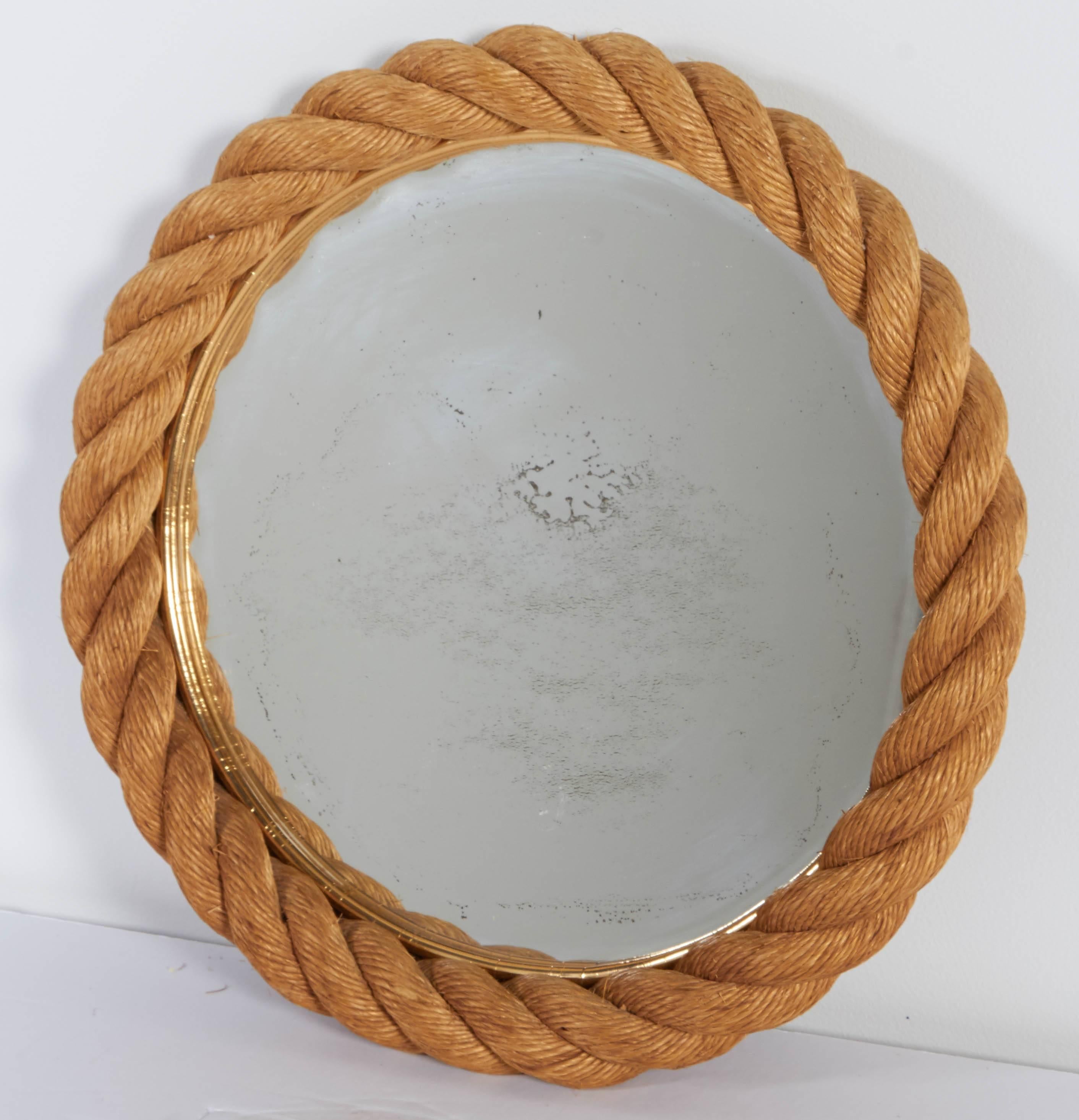 A beautiful round mirror with a rope border that would complement any nautical lifestyle.

Not available for sale or to ship in the state of California.