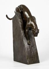 Sculpture "Panthère Descendant Un Rocher" en bronze par Milo:: vers 1930