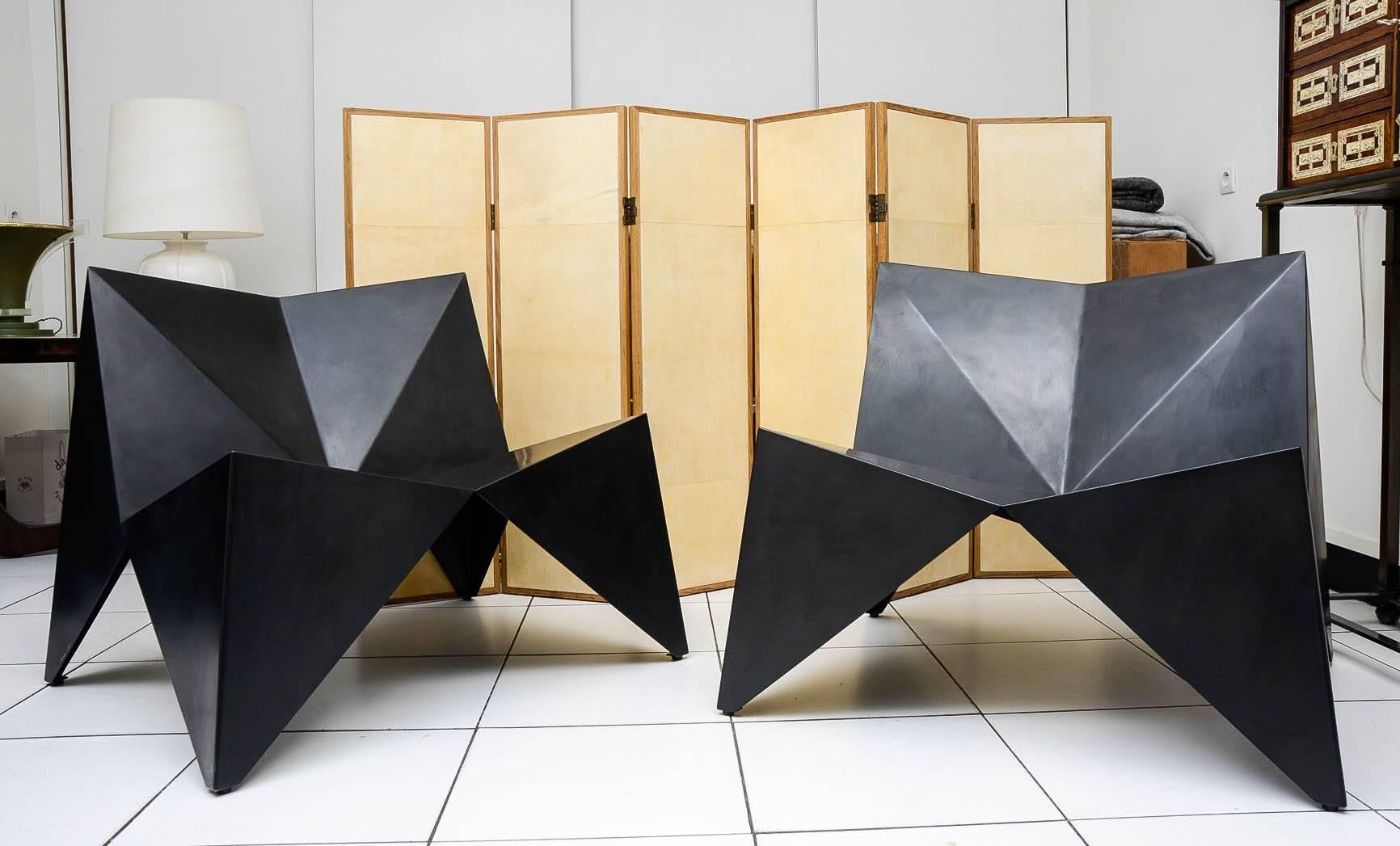 Harry, pair of armchairs, geometrical design, in oxidized steel and black patina, by Stéphane Ducatteau, 2015.
This line is an exclusive creation for our gallery. Each piece is signed and numbered. (50 ex edition)