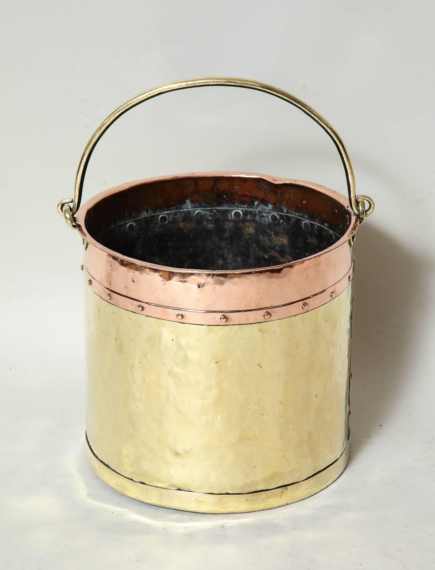 English Brass and Copper Apple Kettle - whereabouts unknown In Good Condition In Greenwich, CT