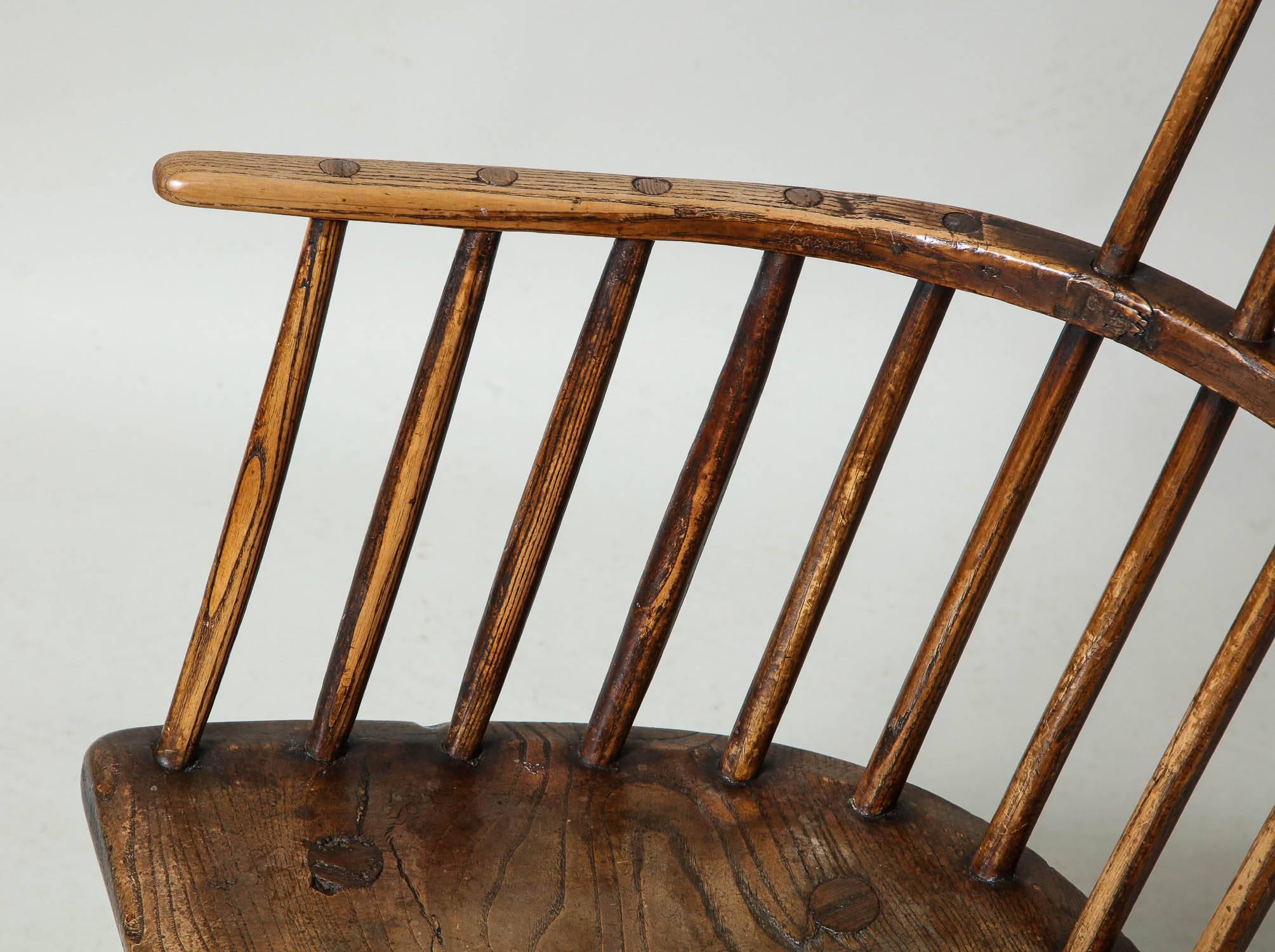 Rustic 18th Century English Comb Back Windsor Armchair In Excellent Condition In Greenwich, CT