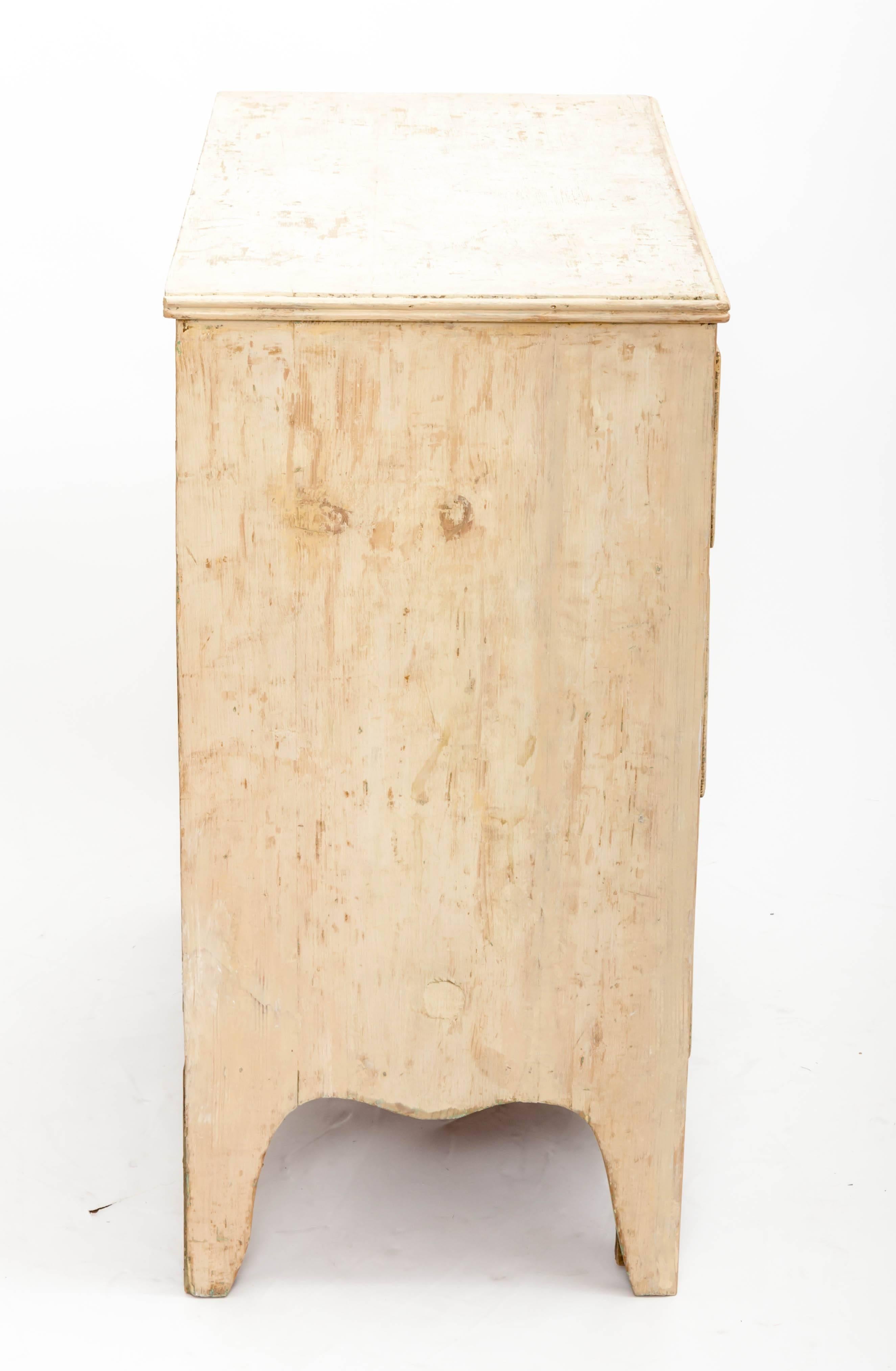 Early 19th Century Painted Chest Original Paint, England, circa 1840 In Good Condition In East Hampton, NY