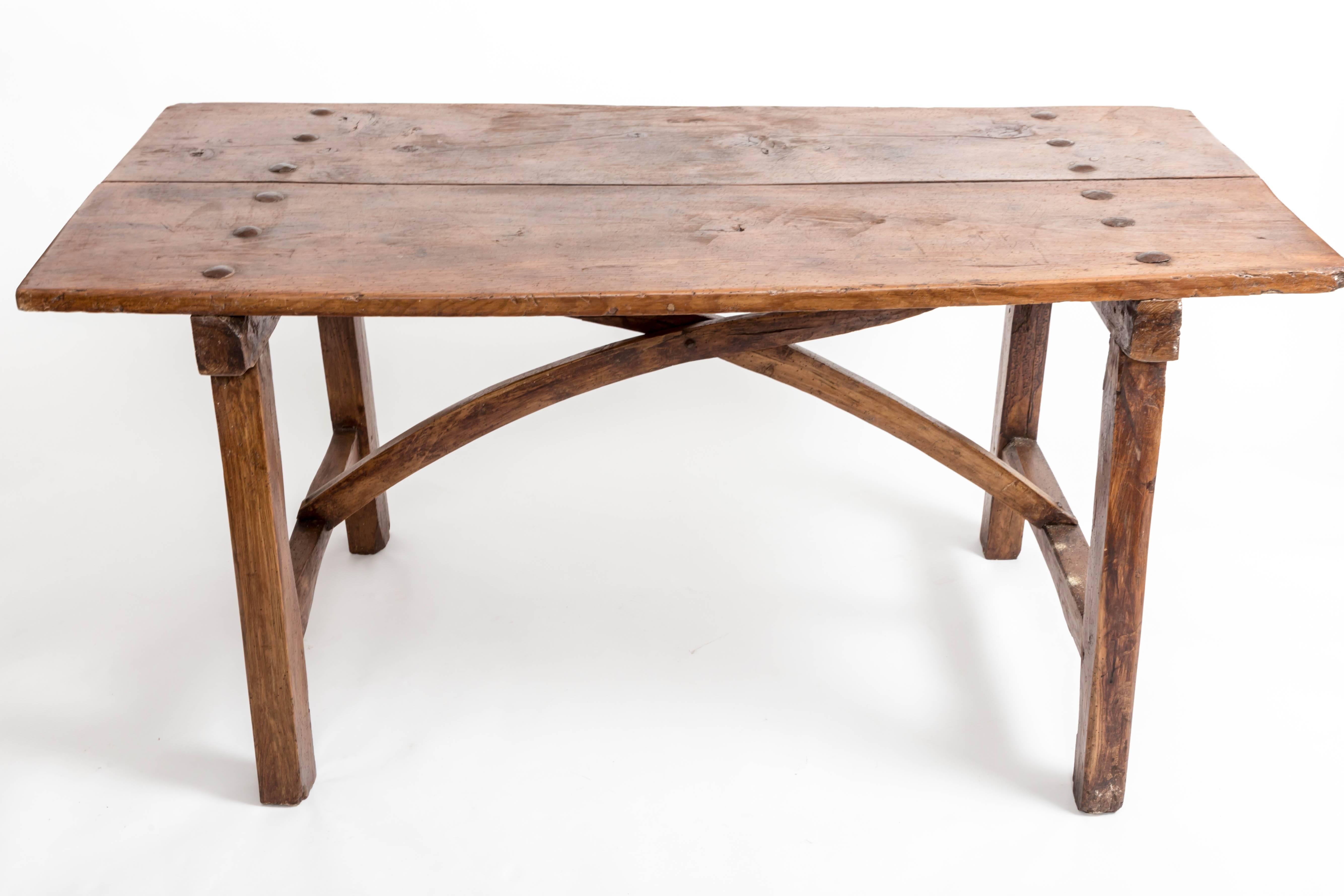 A wonderful aged chestnut farmhouse take with large original blacksmith rivets and a very unusual curved crossed stretcher. Apron height is a comfortable 28.5