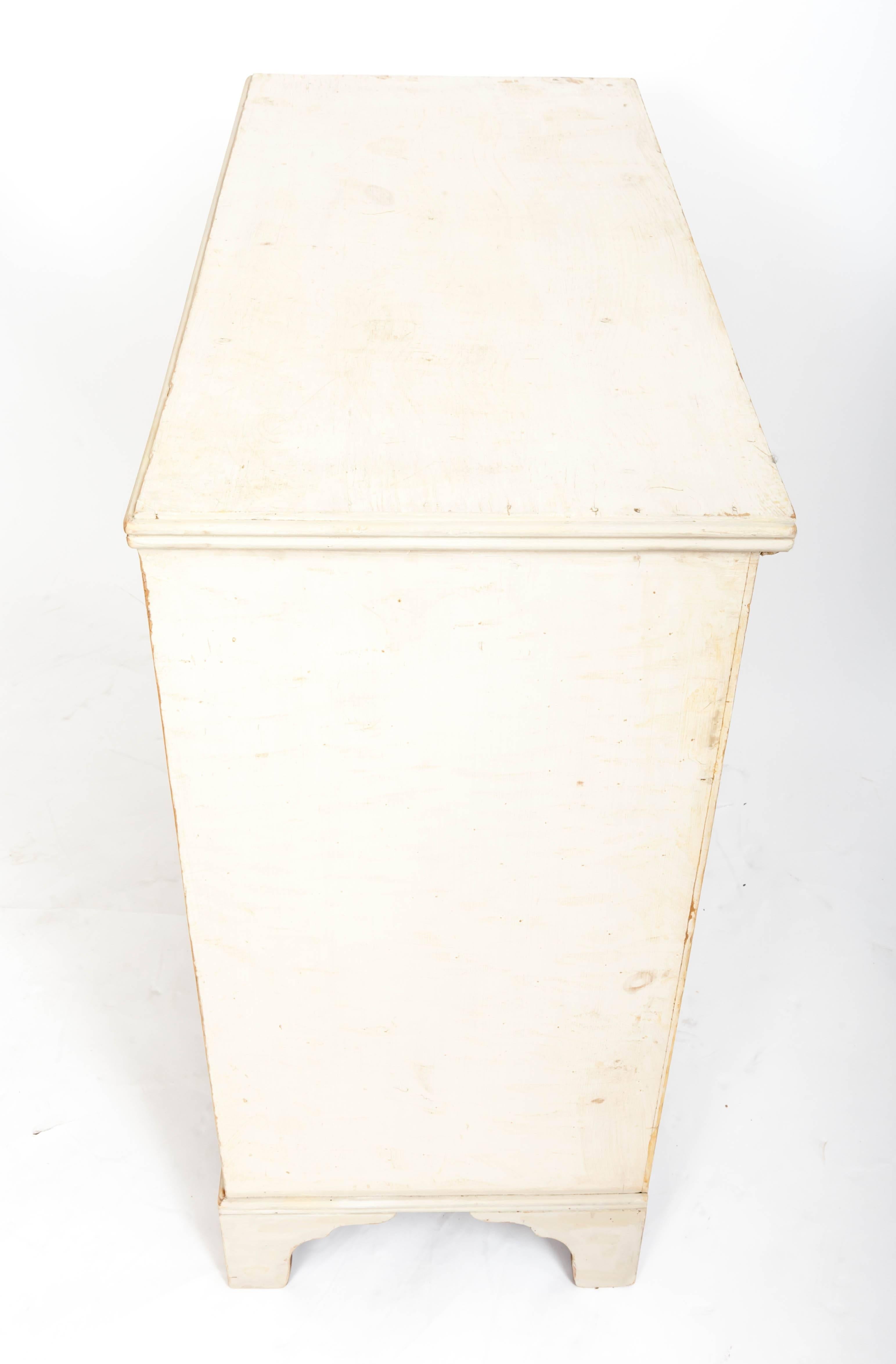 Early 19th Century Chest in Original Paint, England, circa, 1840 For Sale 4