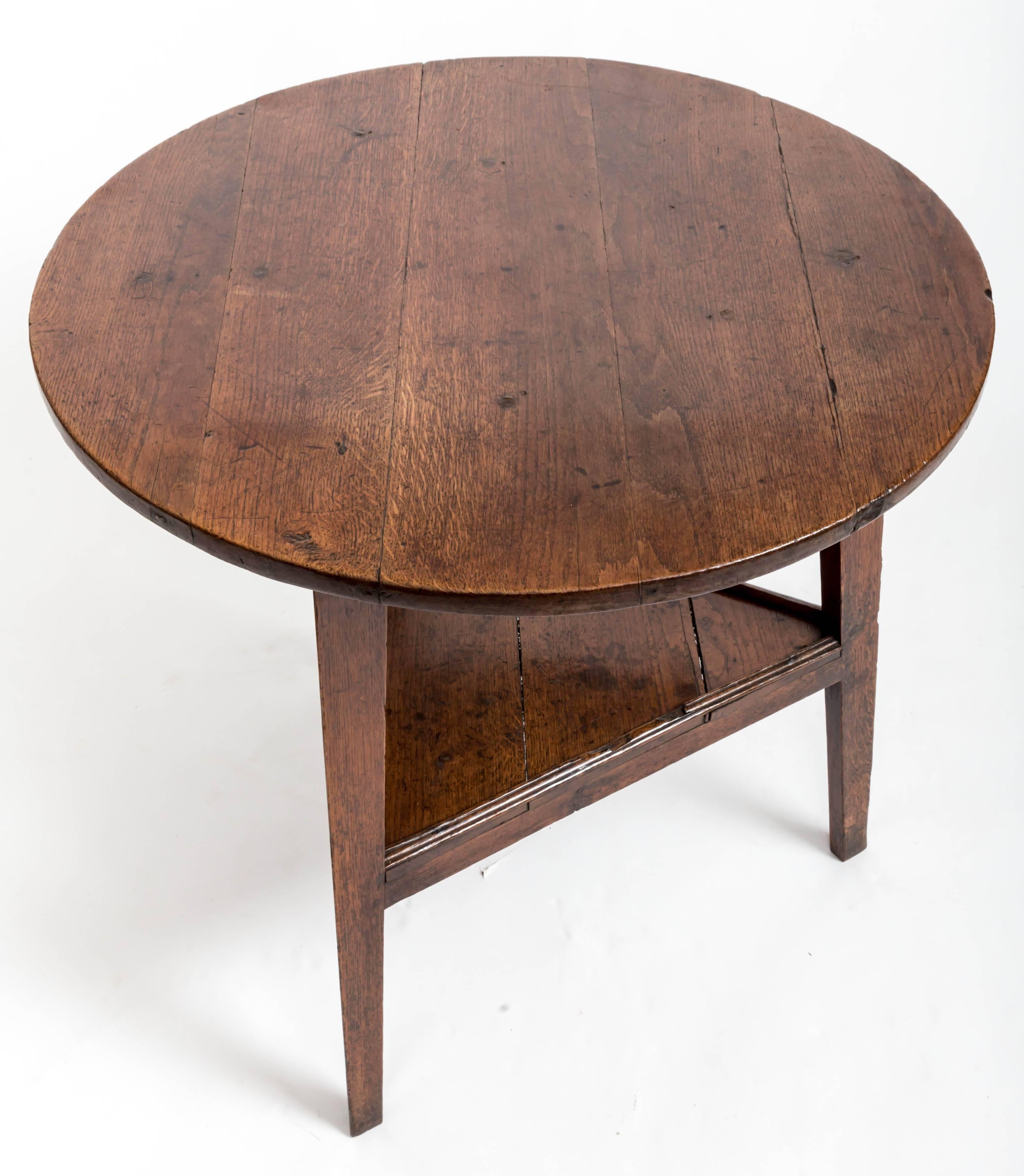 Classic cricket table with three tapered legs, second pot shelf.