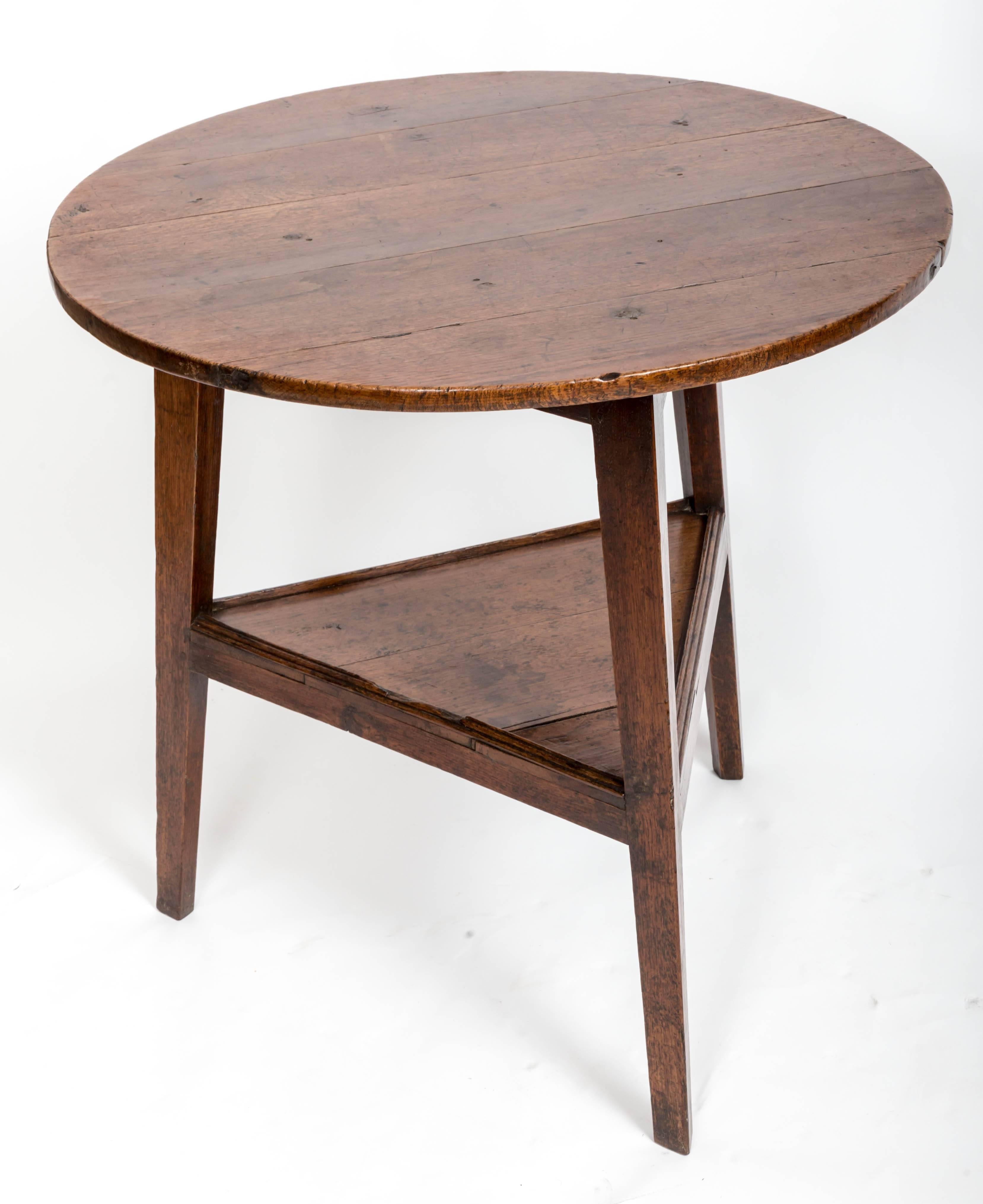 Early 18th Century Oak Cricket Table. England, circa, 1800 In Good Condition In East Hampton, NY
