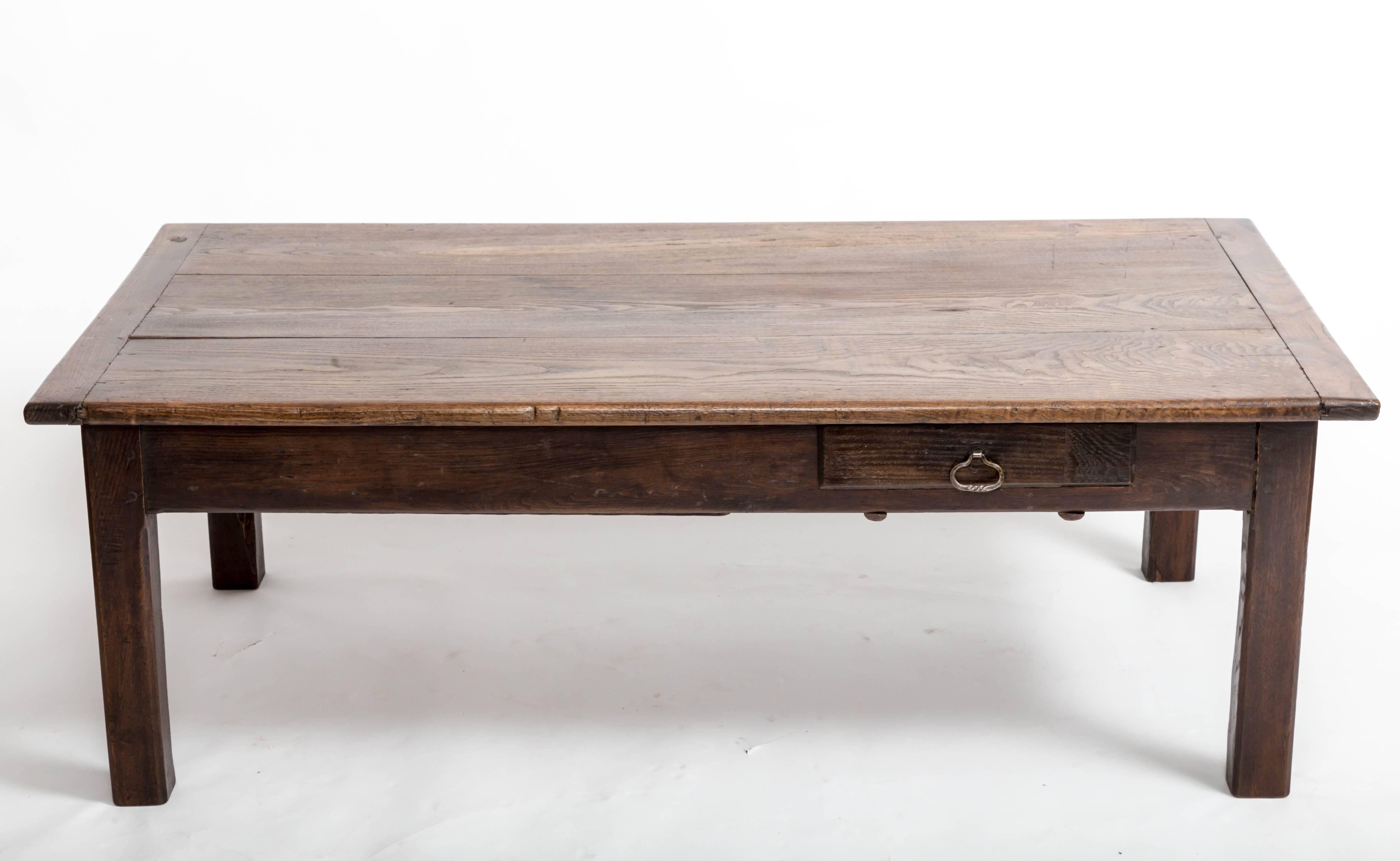 Early 19th Century Chestnut Coffee Table, France, circa 1840 In Good Condition For Sale In East Hampton, NY