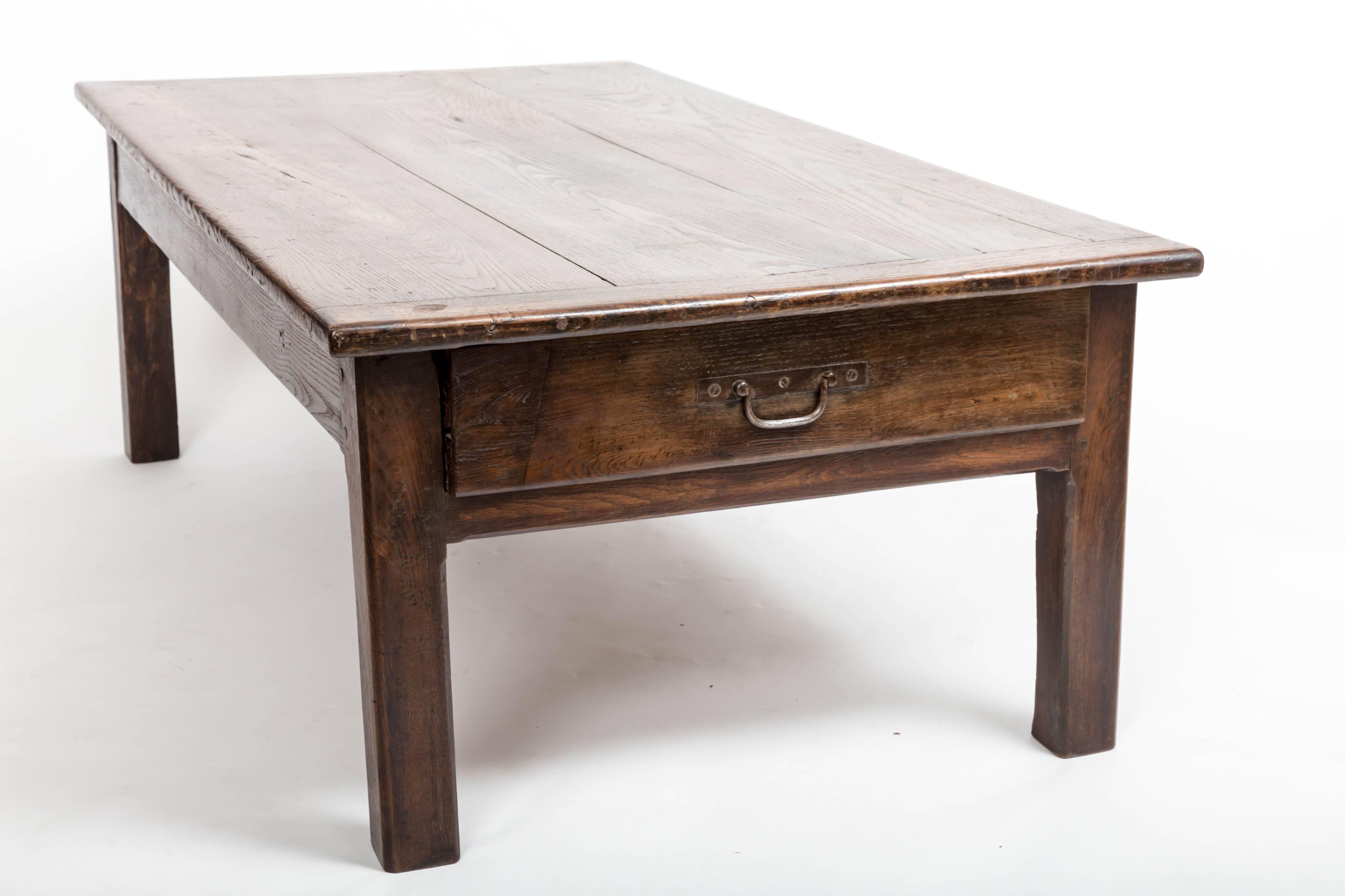 Early 19th Century Chestnut Coffee Table, France, circa 1840 For Sale 4