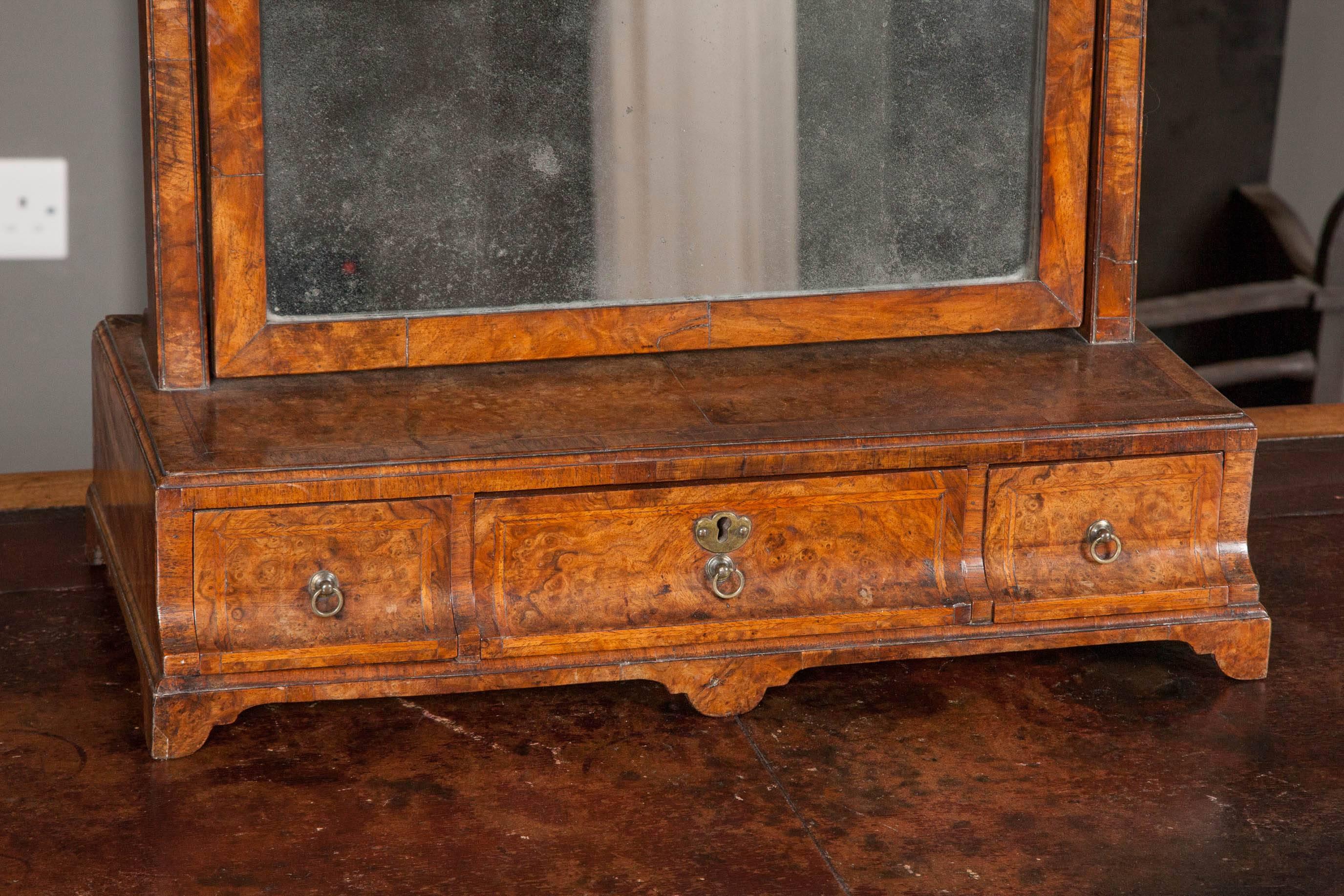 George I Burr and Figured Walnut Dressing Mirror In Excellent Condition In London, GB