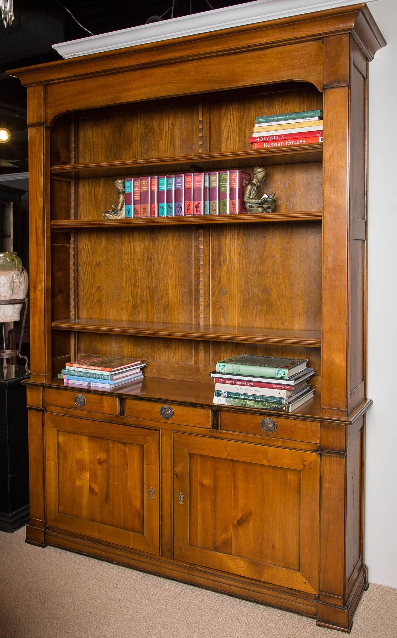 French biblioteque or bookcase made from aged cheerywood by DeBournais in Champigny-Sur-Verde, France. This piece is #13 of 30 made for clients in the USA.
Adjustable shelves and lockable cabinets.