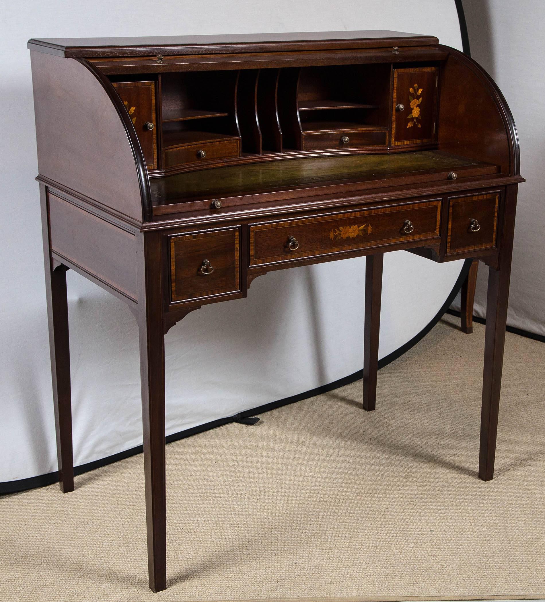 English Mahogany Cylinder Desk In Good Condition For Sale In Stamford, CT