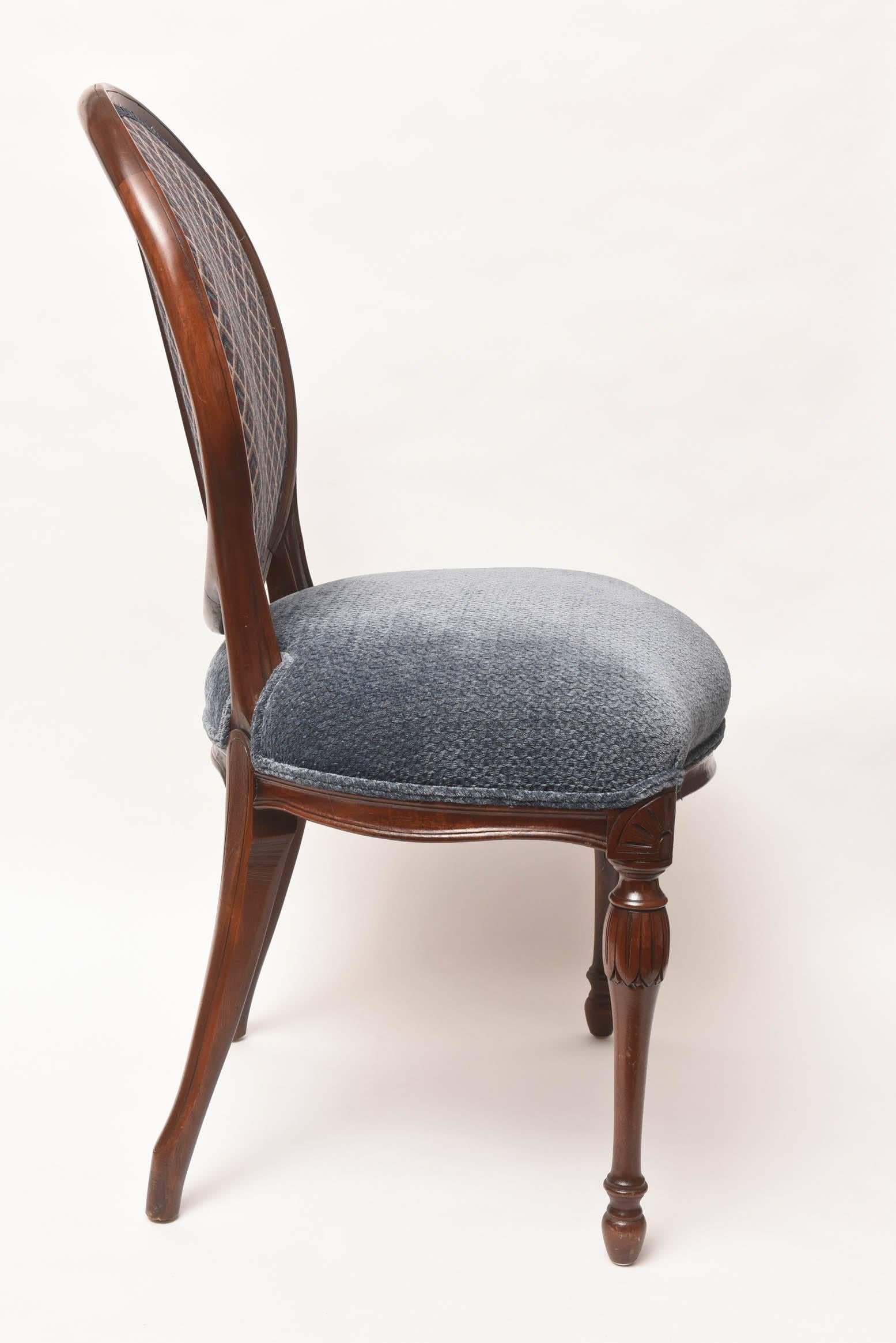 Mid-20th Century Eight Maybrook Mansion Mahogany Balloon Back Dining Chairs, Nicely Carved Legs