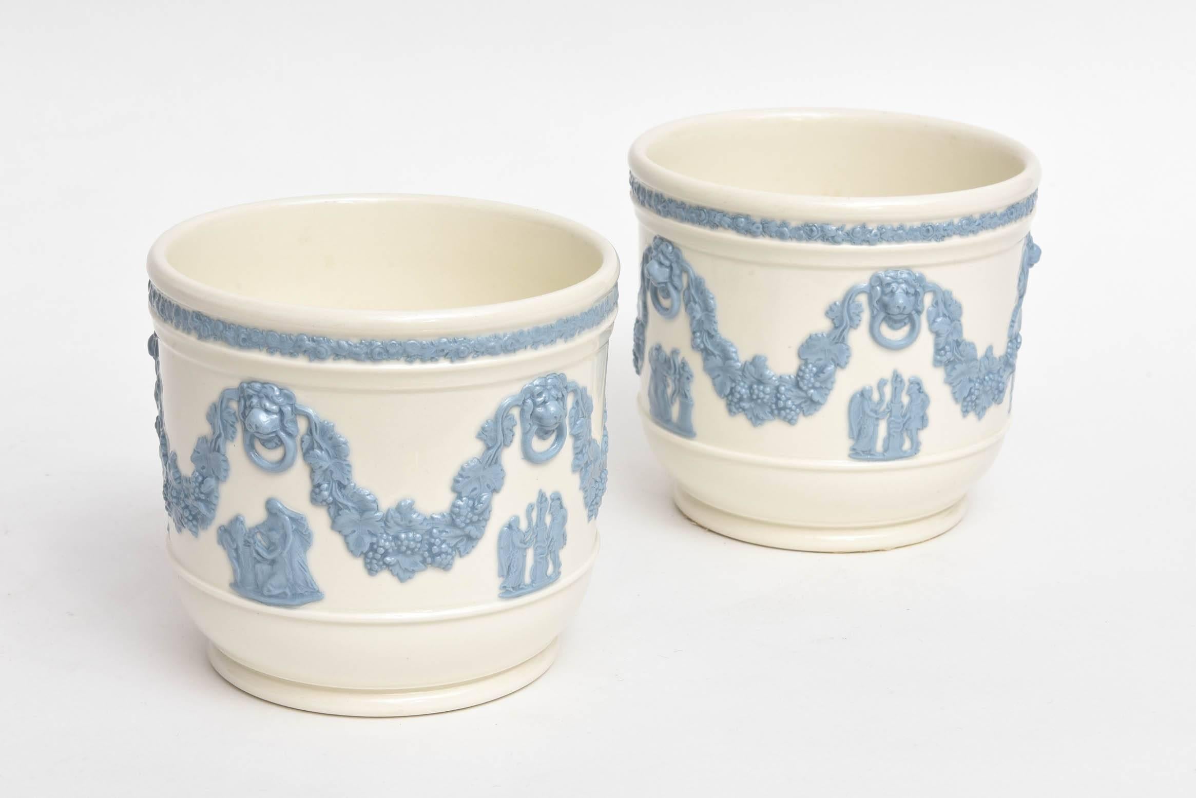 Hand-Crafted Pair of Wedgwood Blue White Cache Pots, Lion's Head Handles Classical Scenes