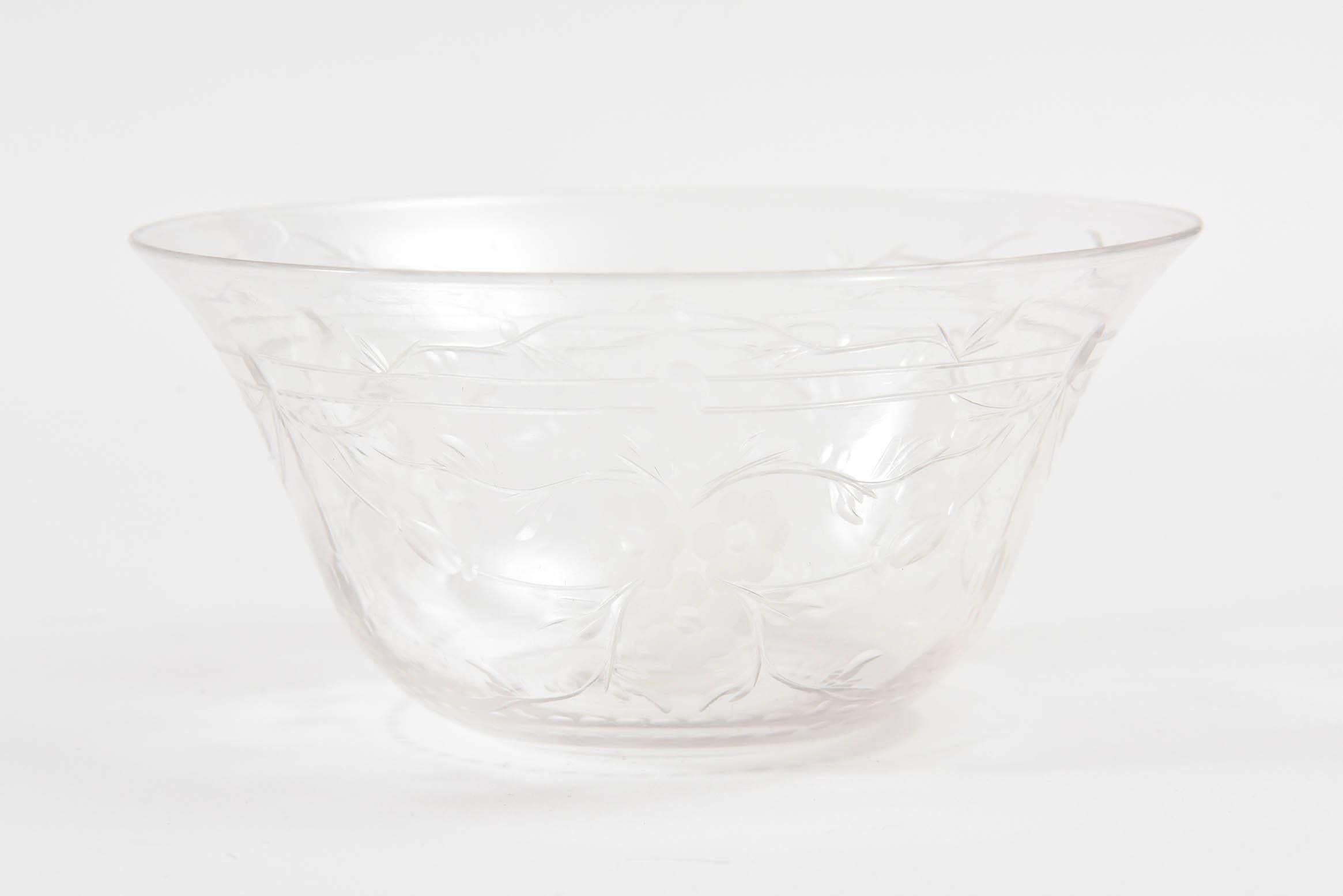 Hand-Crafted 8 Crystal Dessert Bowls, Intaglio Engraved circa 1920 Attributed to Webb England