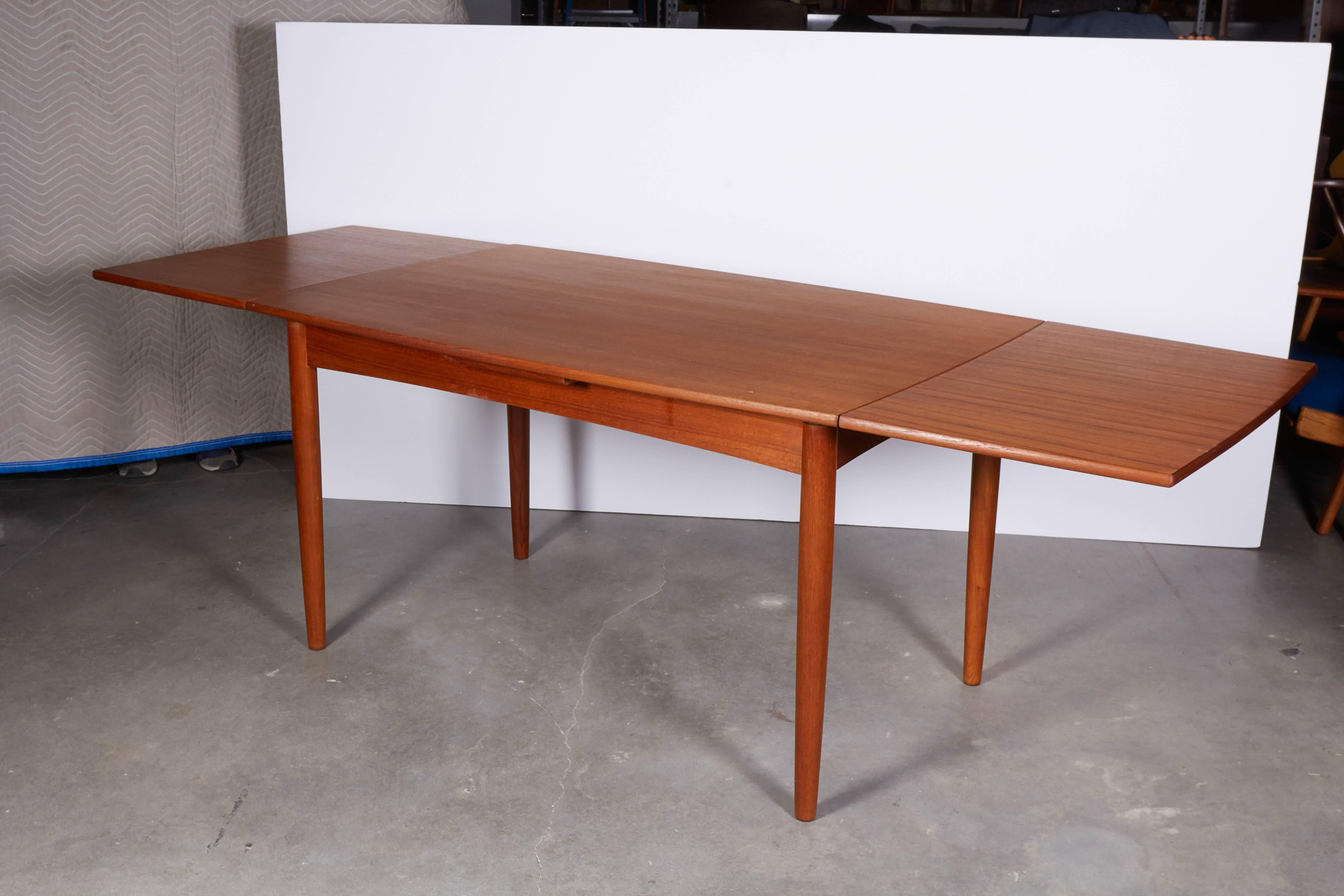 Vintage 1960s Rectangle Dining Table with 2 Leaves

This dining table is in excellent condition and is also expandable. The leaves are 19.50" each and pull out from either side. Ready for pick up, delivery, or shipping anywhere in the world. 