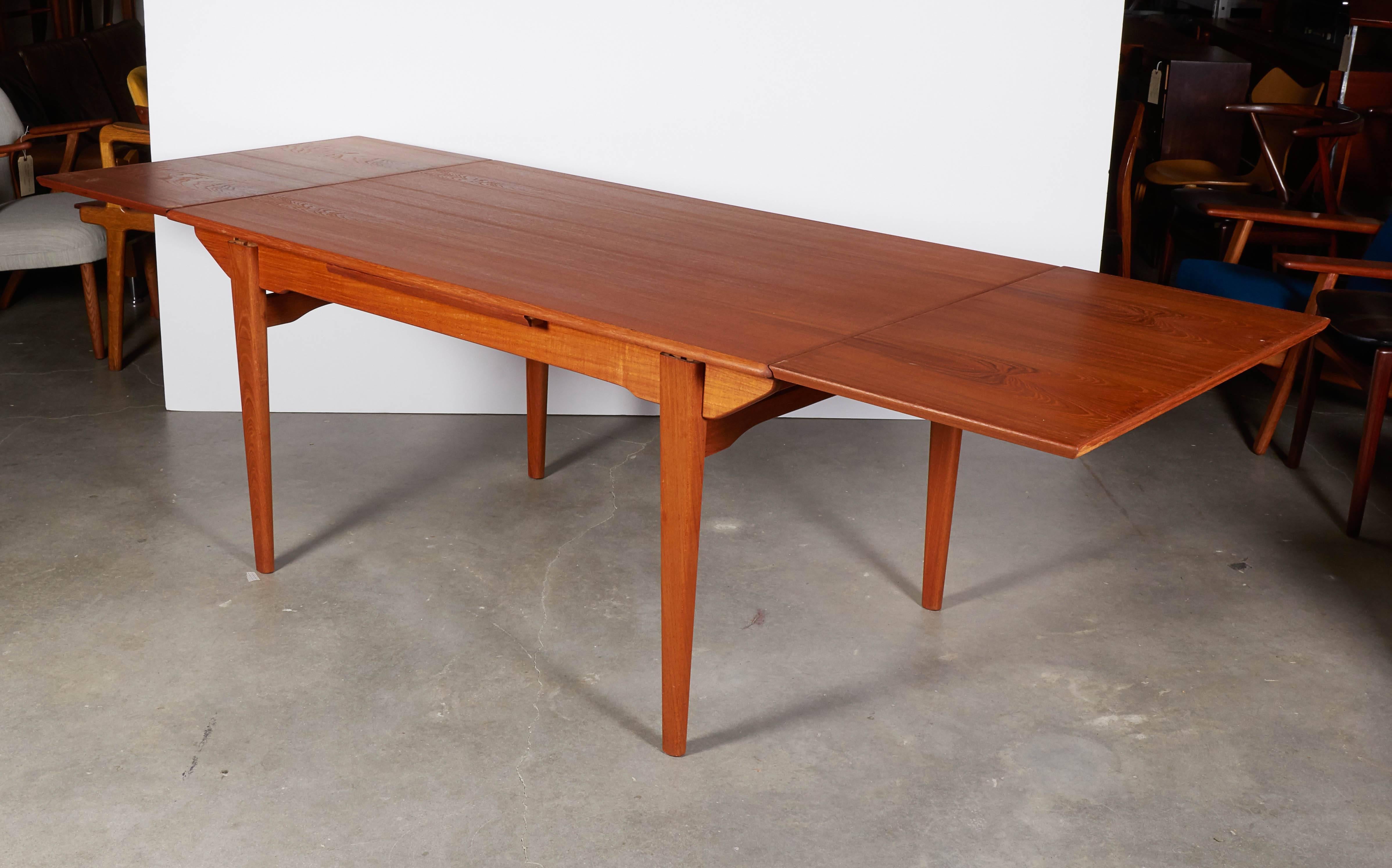 Mid-Century Teak Dining Table, Expandable In Excellent Condition In New York, NY