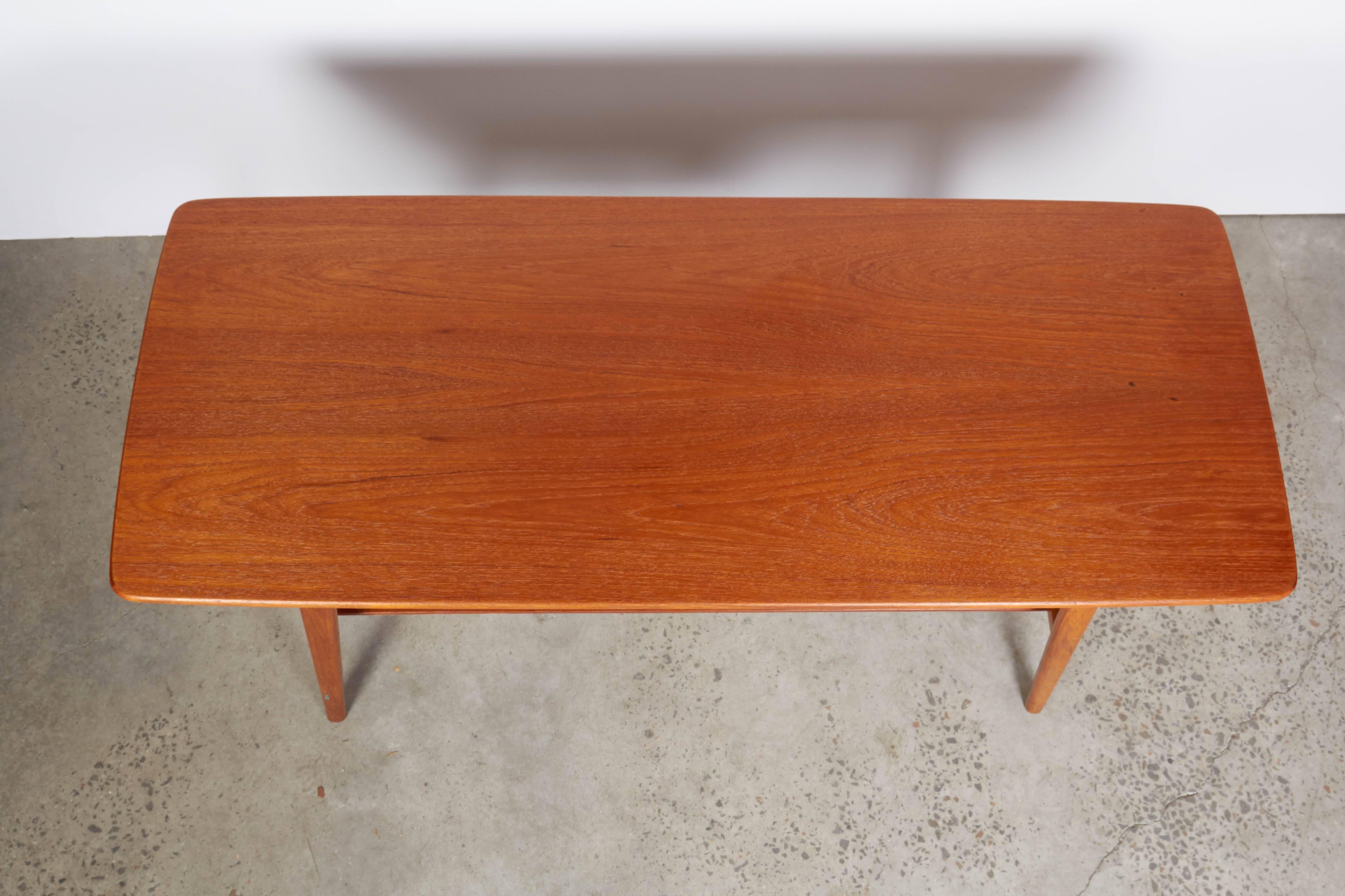 Vintage 1950s Teak Coffee Table with Sewing Compartments 

This Danish teak coffee table is in excellent condition and is so cool. The sewing compartments add an elegance that only the Danish could provide. You can use the extra space for throw