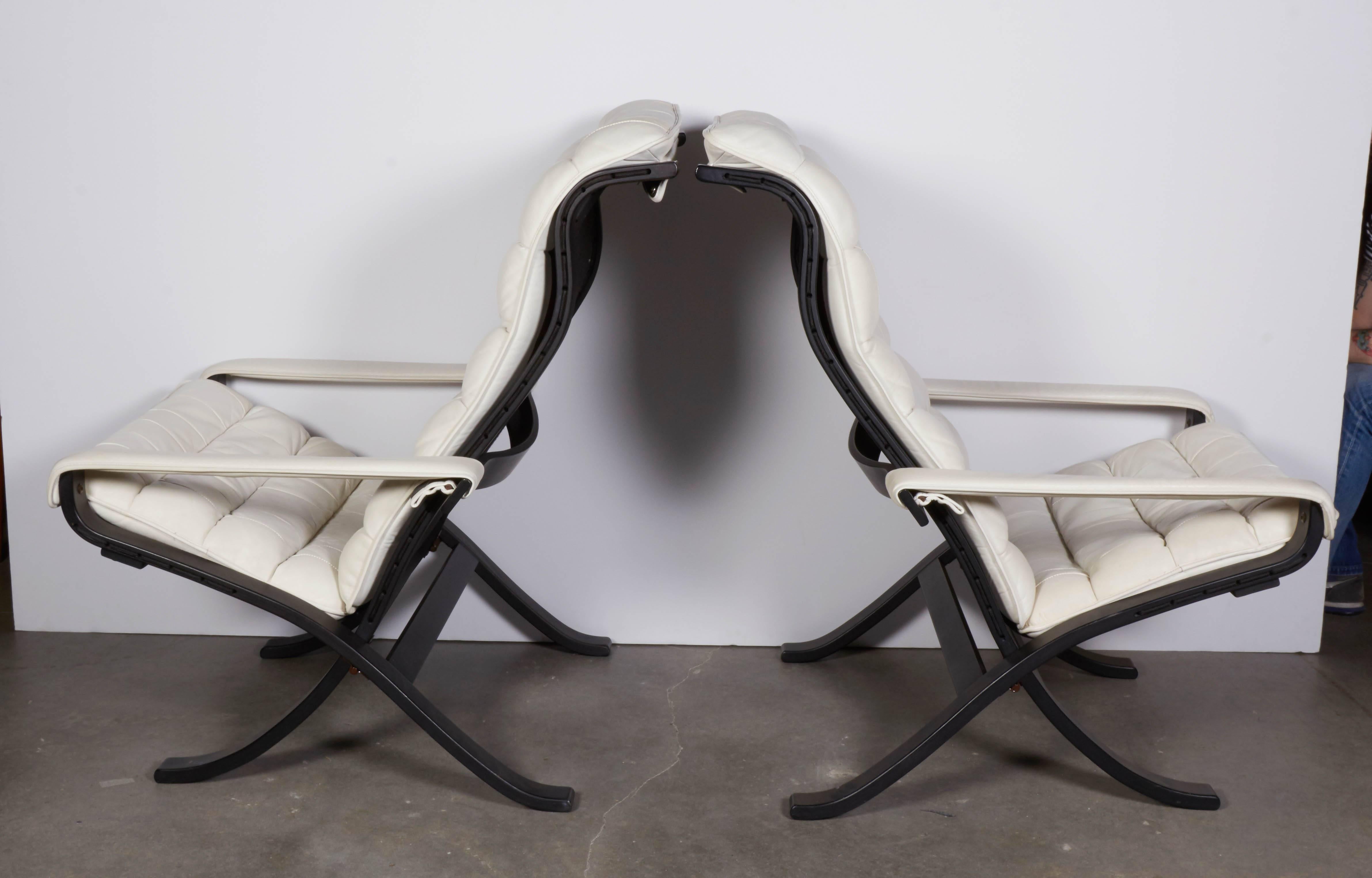 Vintage 1960s Ingmar Relling for Westnova Furniture, Pair

This pair of Danish Modern folding chairs are in excellent condition. Be ready when you sit down in these they are seriously comfortable. You may never find a reason to stand again, plus