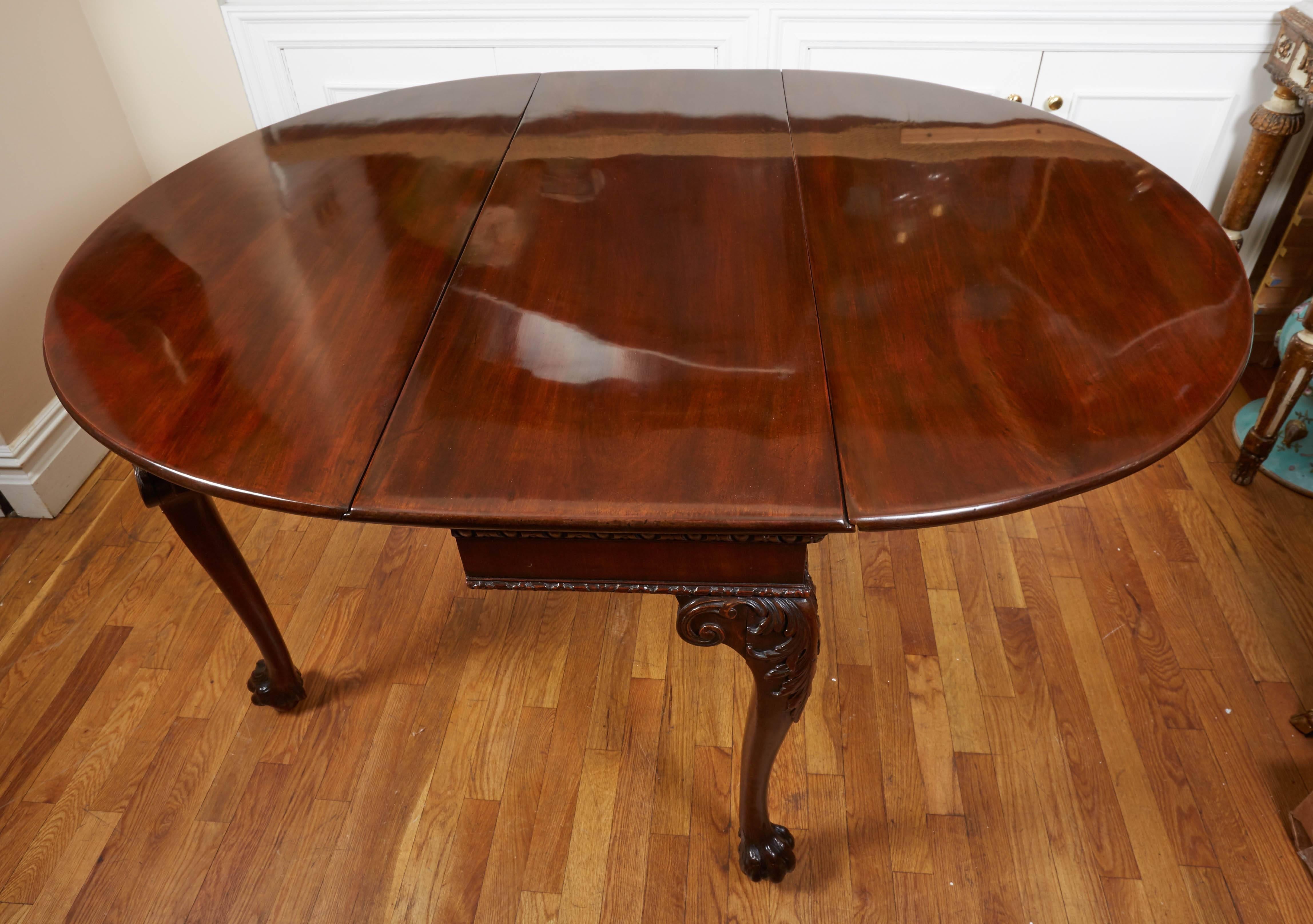 George II Mahogany Drop-Leaf Table In Excellent Condition In New York, NY